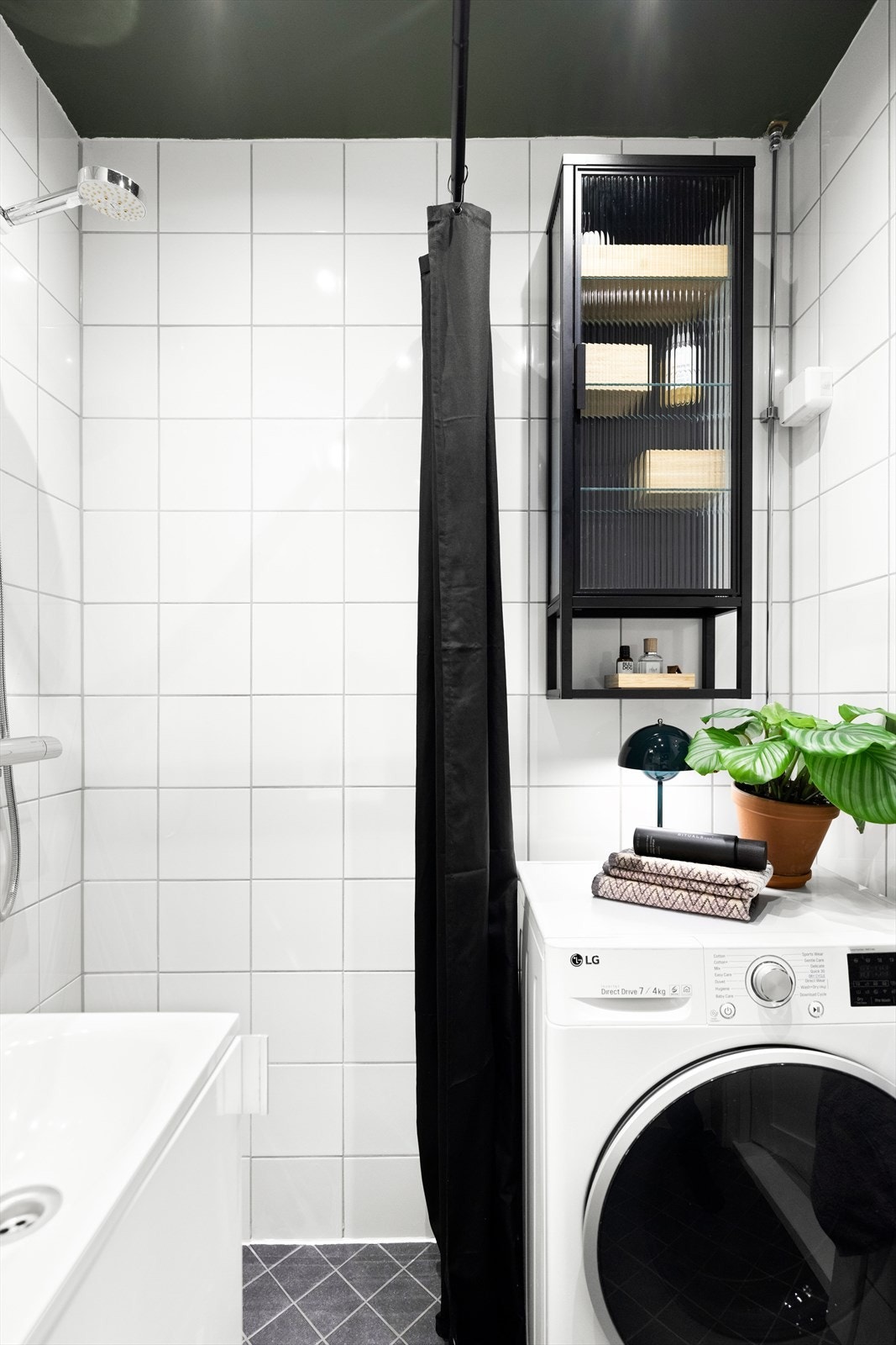 I 2024 ble himlingen malt og det ble montert veggskap Galleribilde