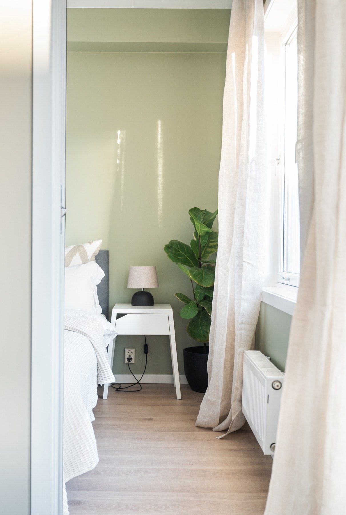 Soverommet har en praktisk løsning med to dører på hver side av sengen for optimal plassutnyttelse. En av dørene kan naturligvis blendes om det skulle være ønskelig. Galleribilde