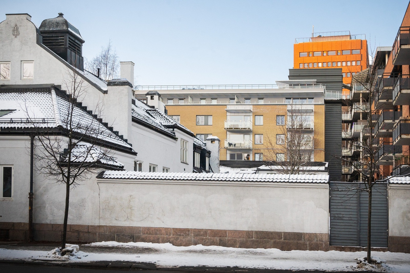 Fasade - leiligheten er øverste balkong midt i bildet. Galleribilde