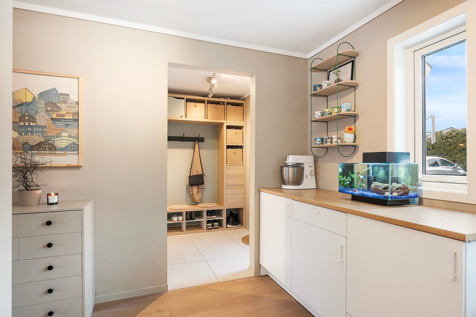 Her kommer vi rett inn på kjøkkenet Galleribilde