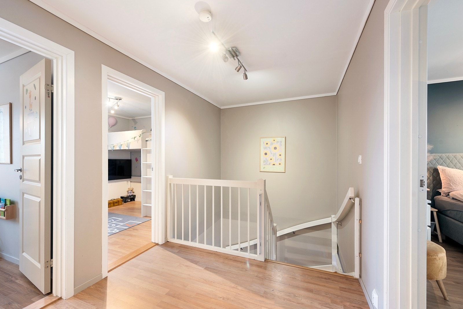 Da tar vi en tur opp i 2 etasje Galleribilde