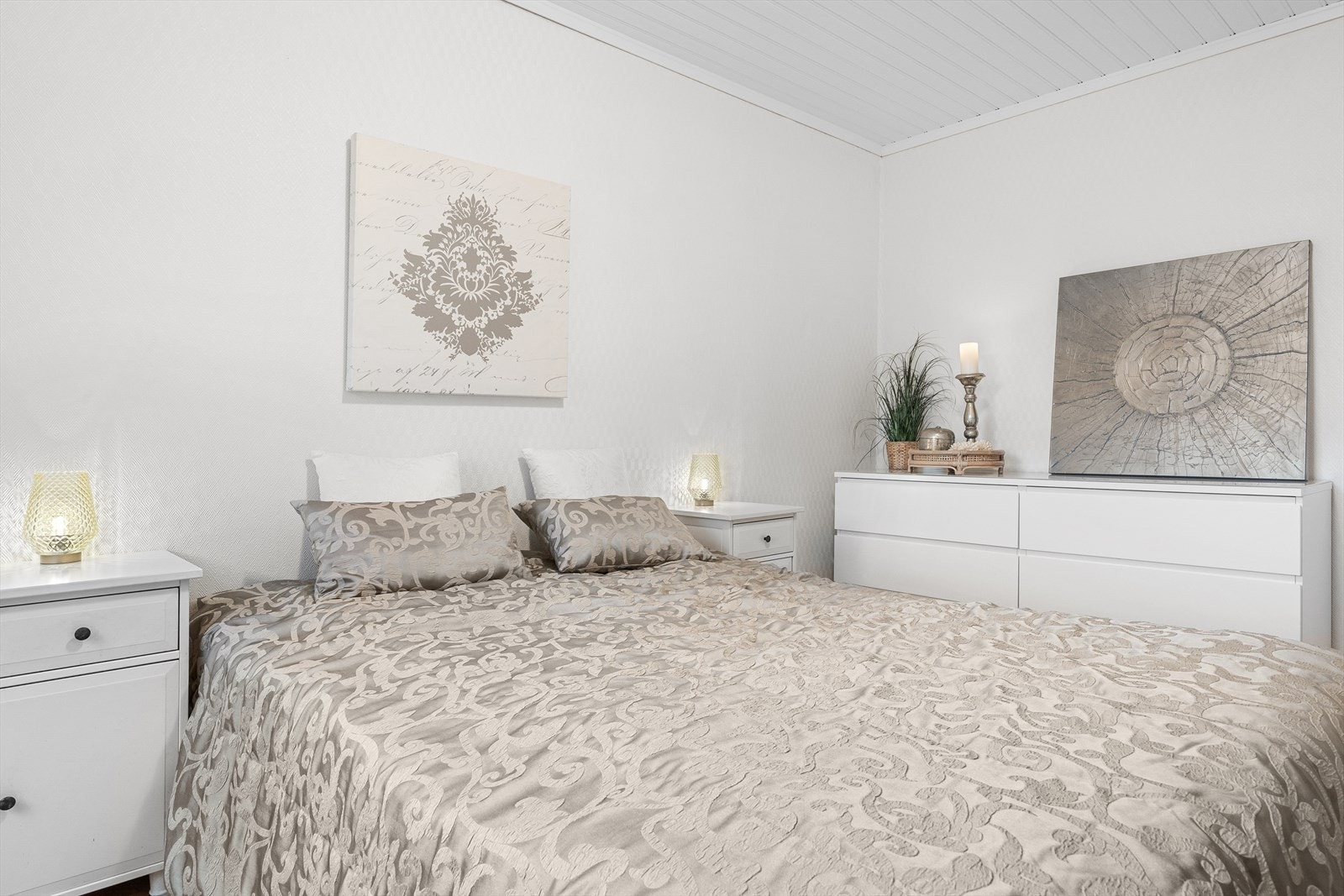 Disse er alle av god størrelse og er målt til hhv. 12,50 m², 11,00 m² og 8,60 m². Galleribilde