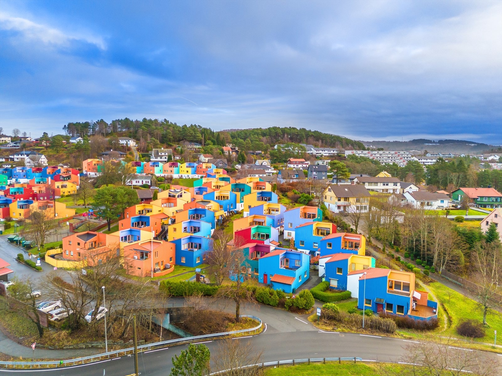 Selegrend barnehage og Rolland skole ligger i umiddelbar nærhet. Galleribilde