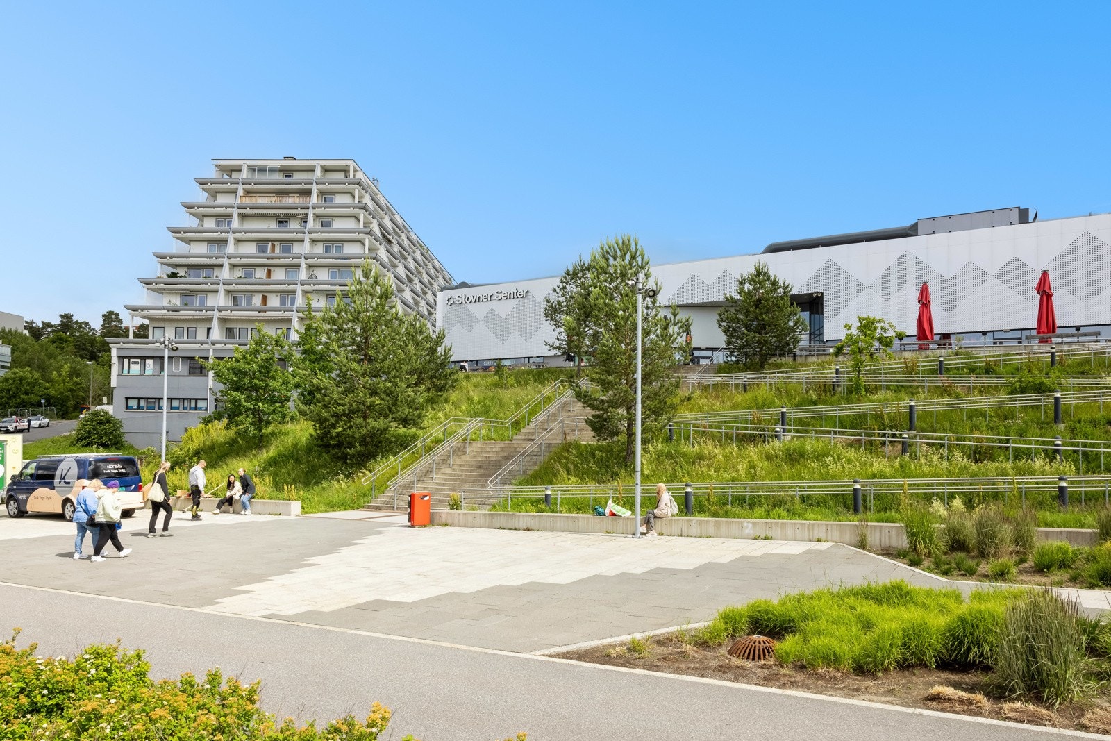 Stovner senter i nærheten som tilbyr det meste av forretninger og servicetilbud. Galleribilde