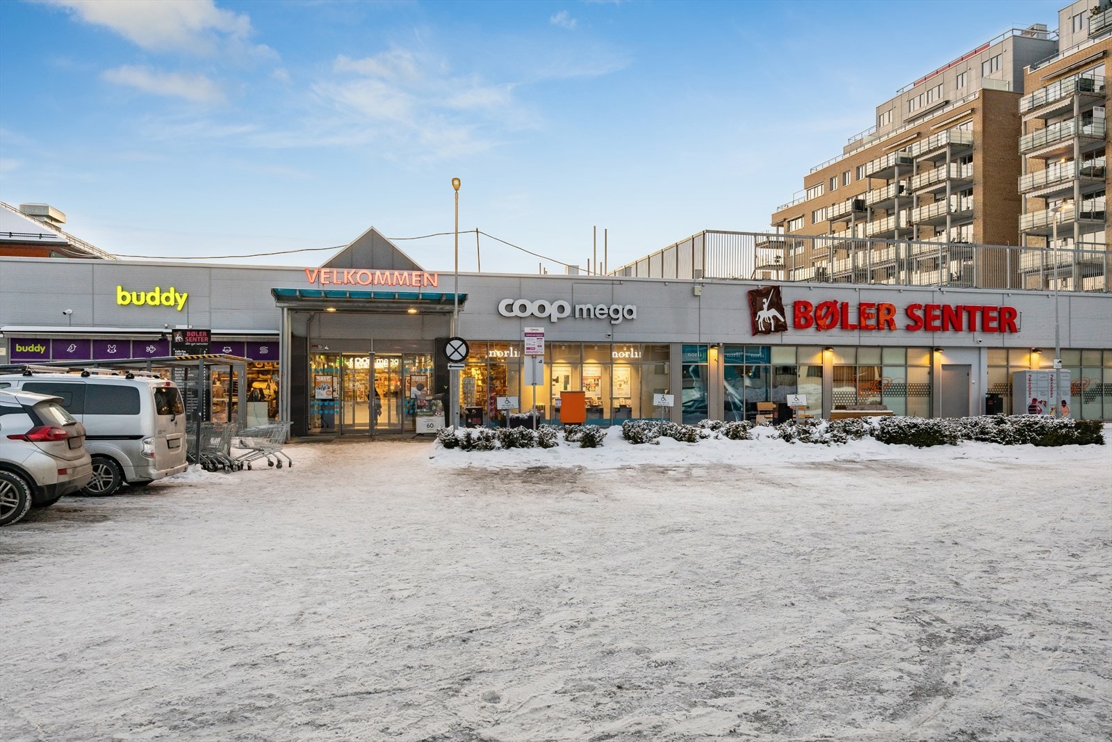 Bøler senter ligger rett i nærheten. Galleribilde