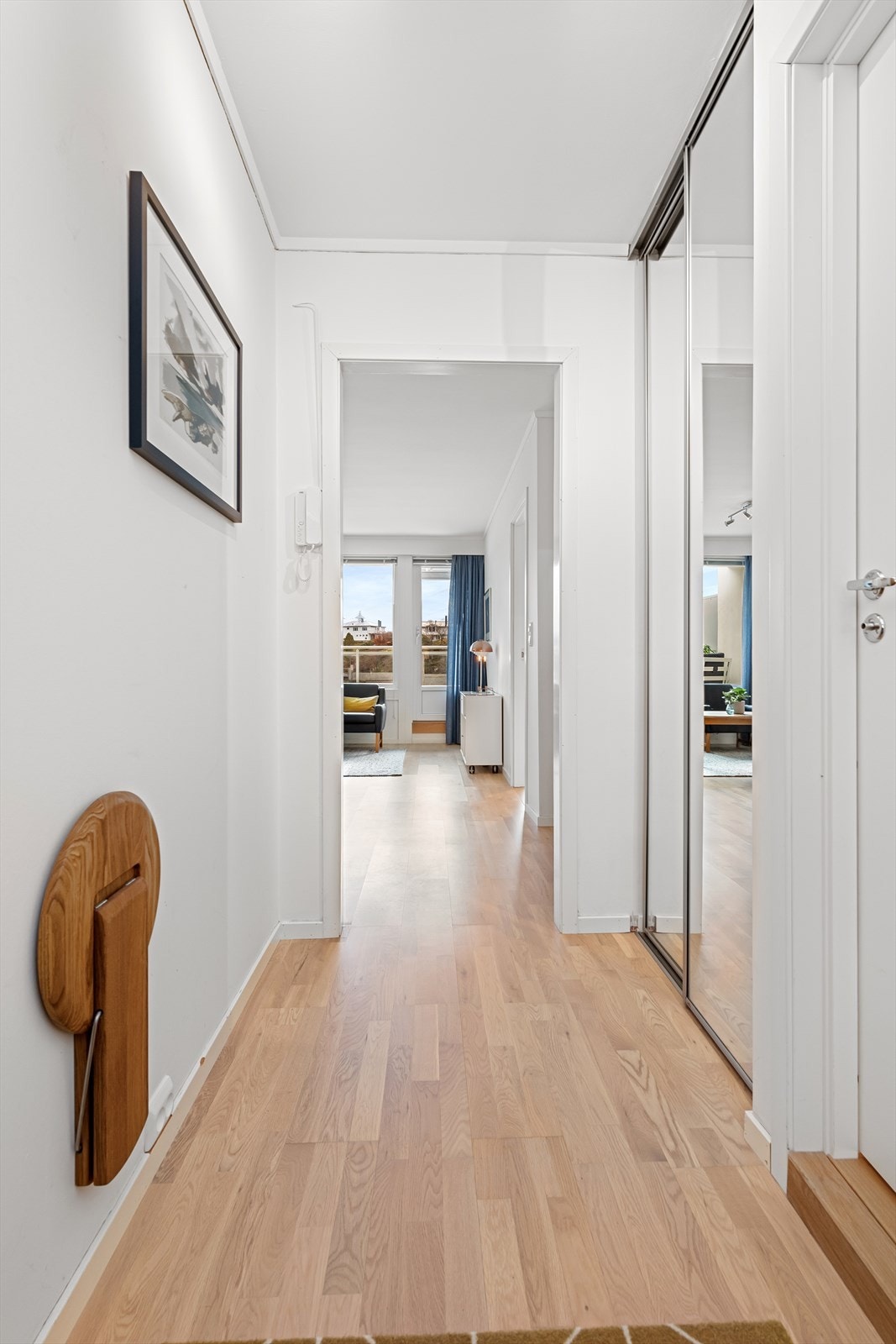 Fra gang mot stue Galleribilde