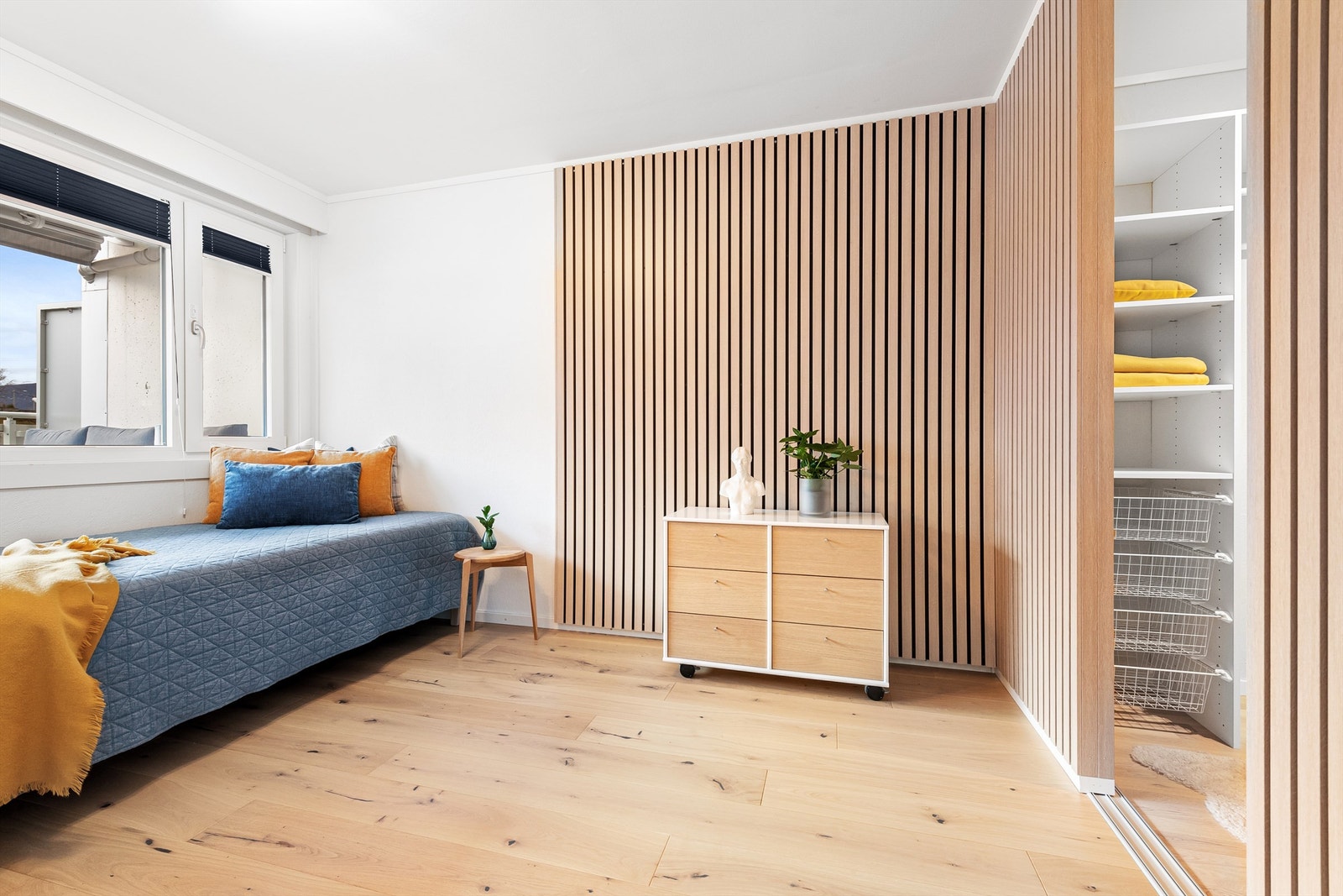 Sydvendt soverom med utsikt mot sjøen Galleribilde