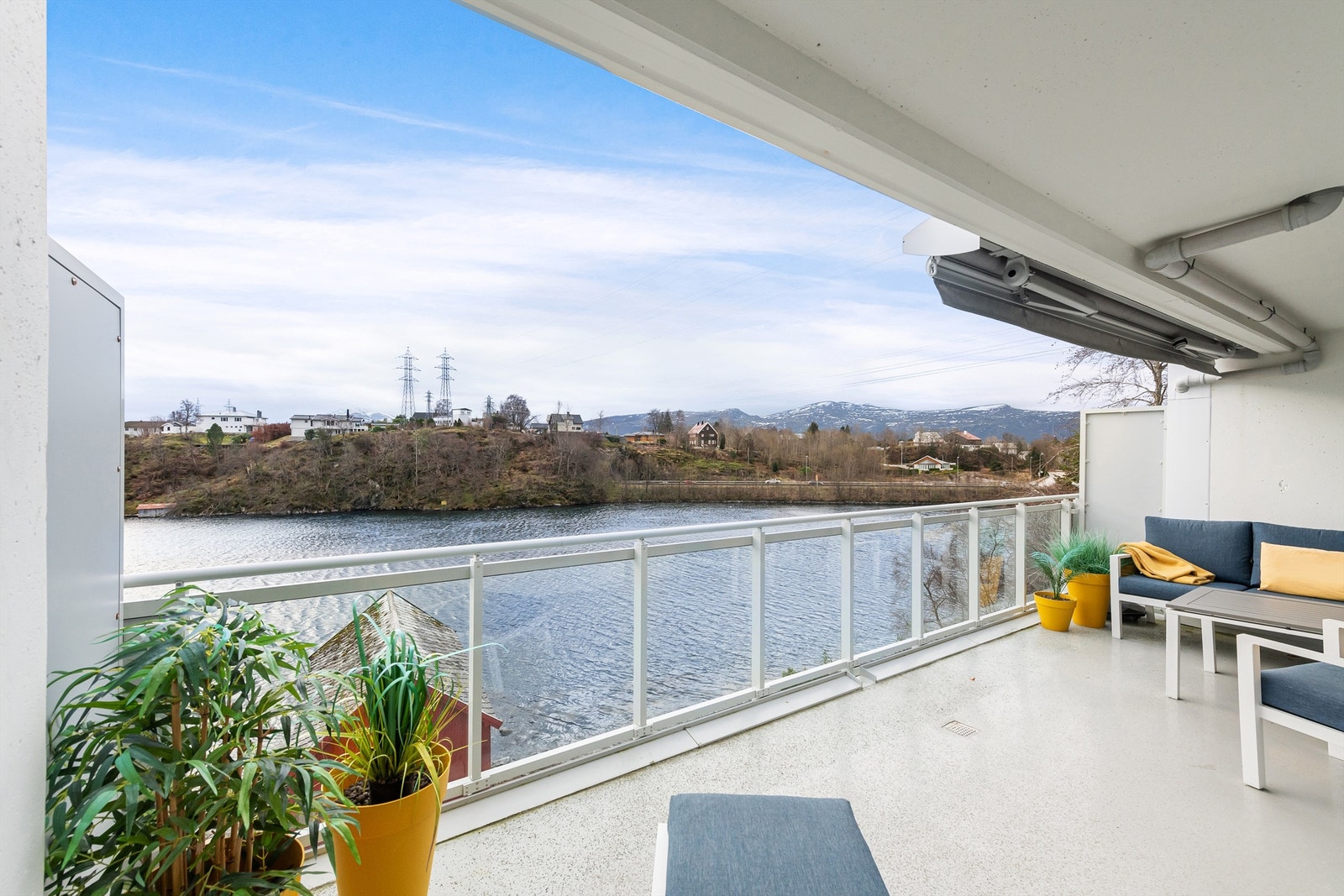 Velkommen til Fredsbergvegen 47 presentert av Krogsveen v/Eiendomsmegler/Partner Marit Stuen Aursnes Galleribilde