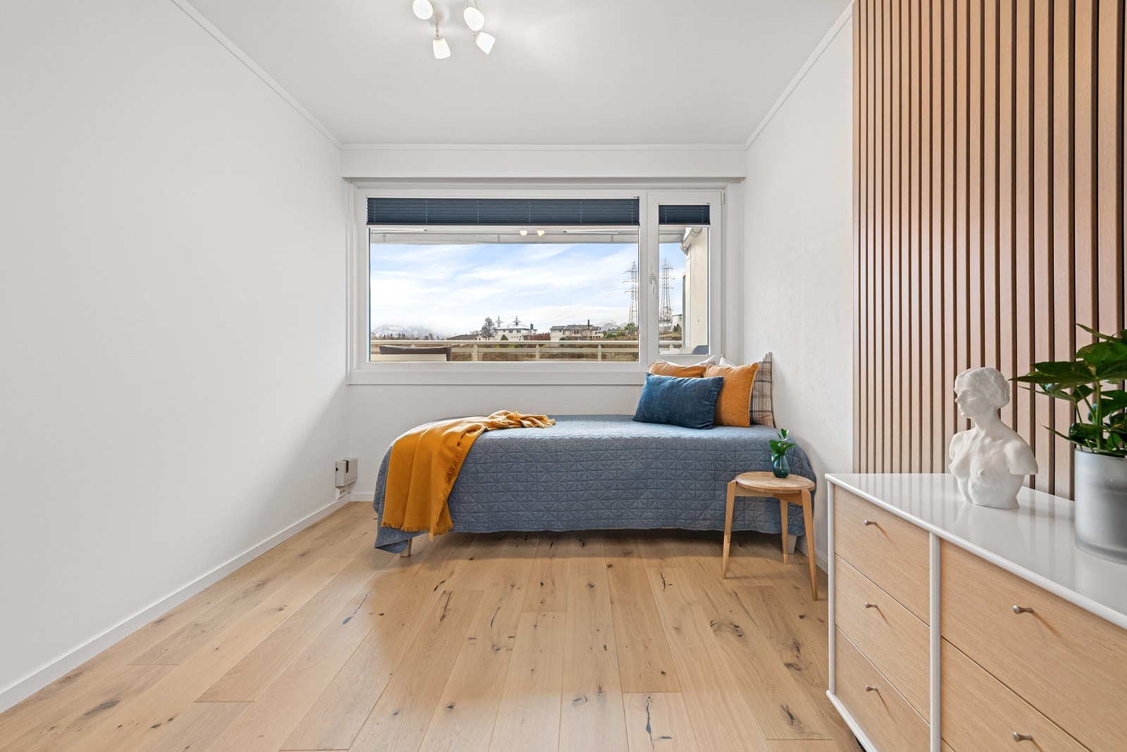 Sydvendt soverom med utsikt mot sjøen Galleribilde