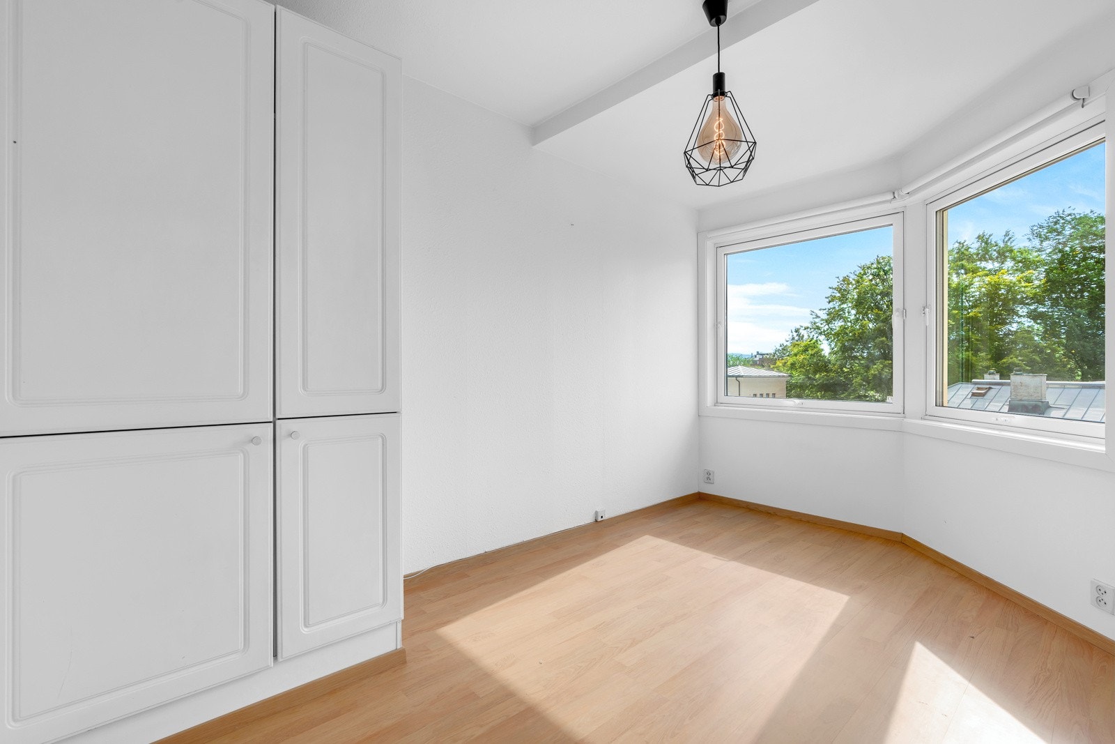 Det andre soverommet har også god størrelse og ligger vendt mot syd med fint utsyn. Galleribilde