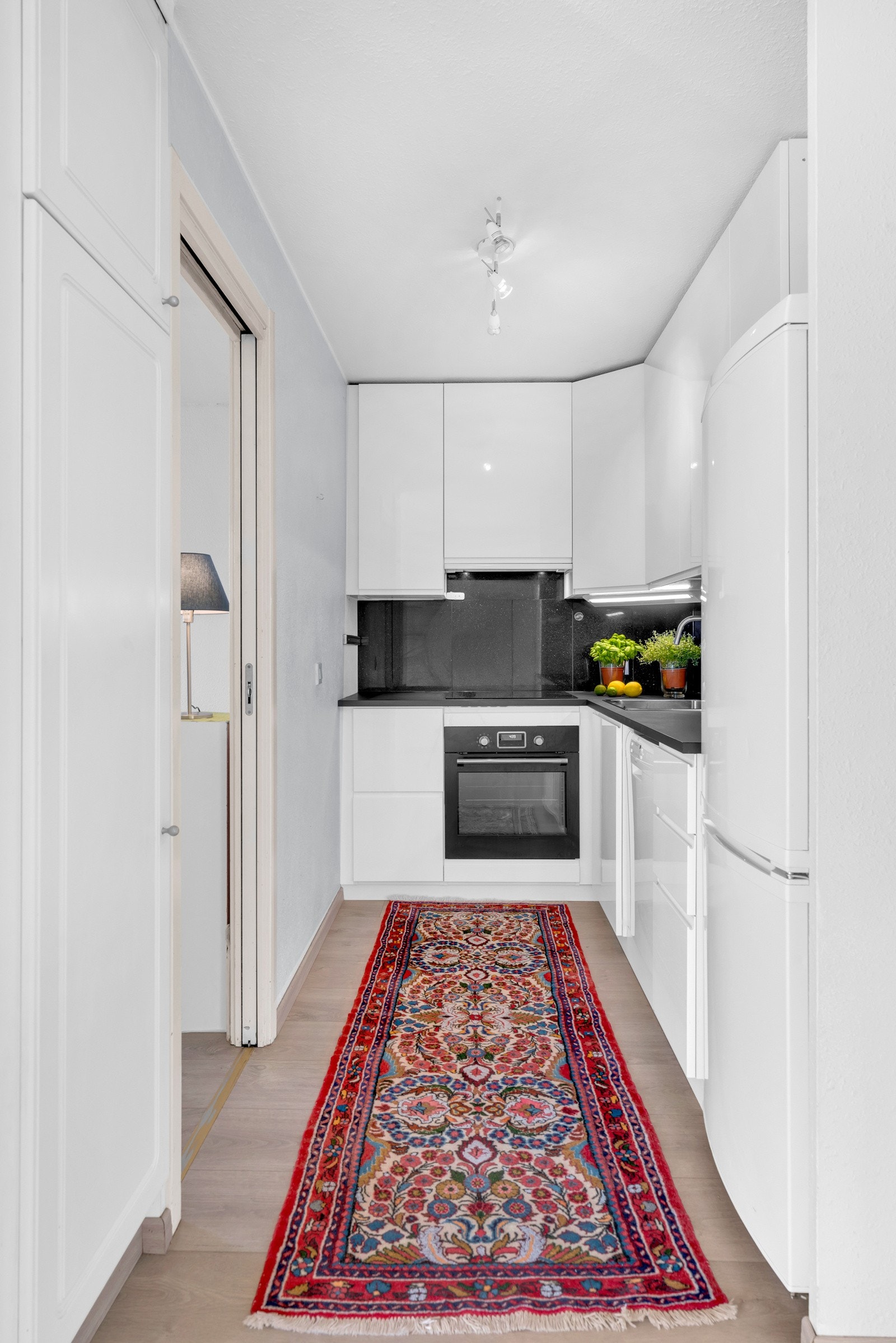 Det ble samtidig satt inn ny avtrekksvifte, som også styrer avtrekket på badet. Galleribilde