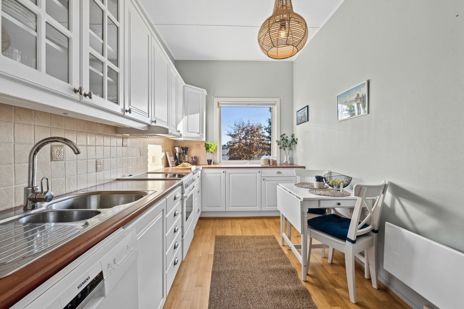 Separat kjøkken med adkomst fra entré. Galleribilde