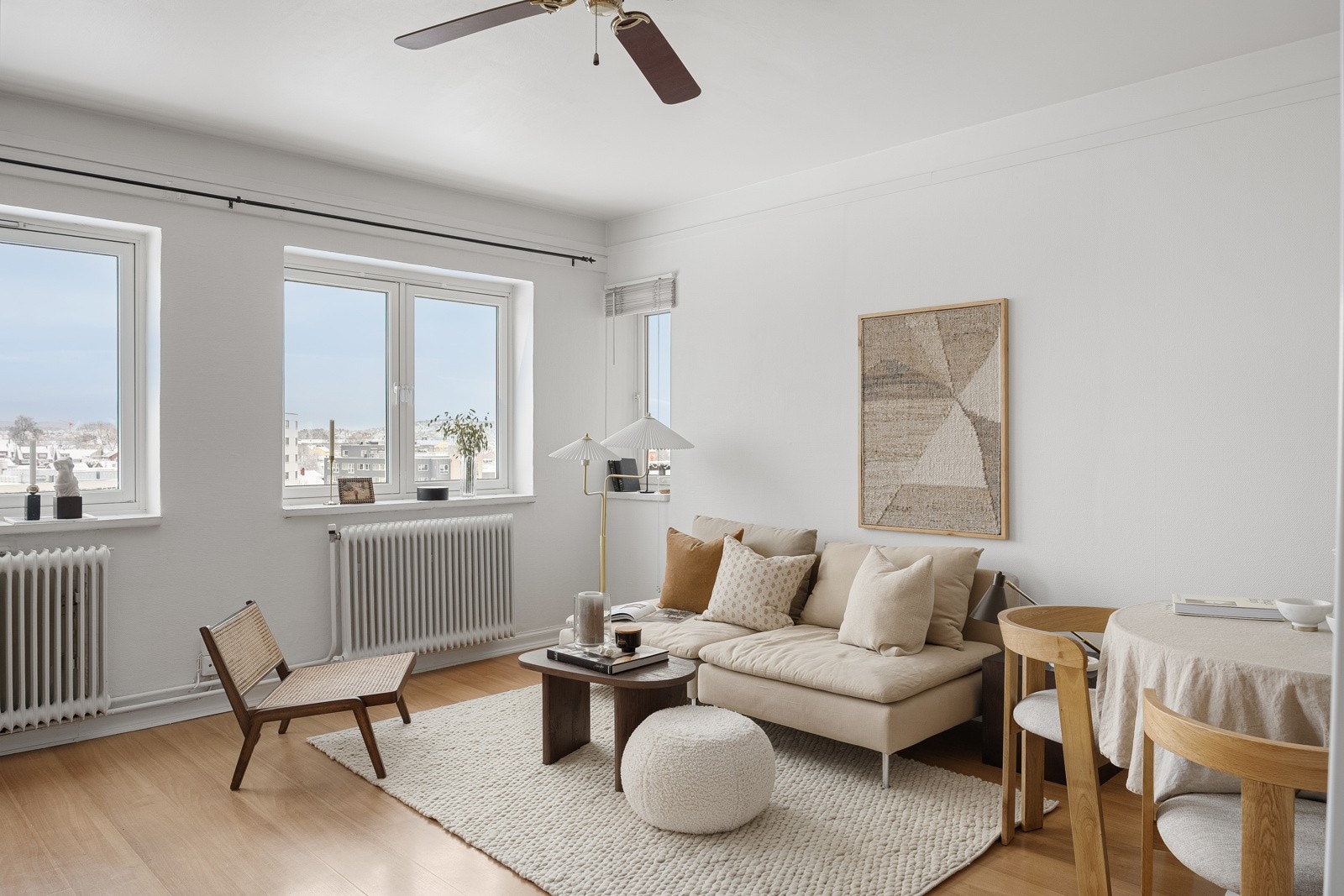 God plass til sofagruppa og øvrig møblement. Galleribilde