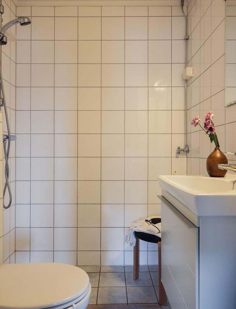 Opplegg for vaskemaskin på badet. Tilgang til fellesvaskeri i kjelleren. Galleribilde