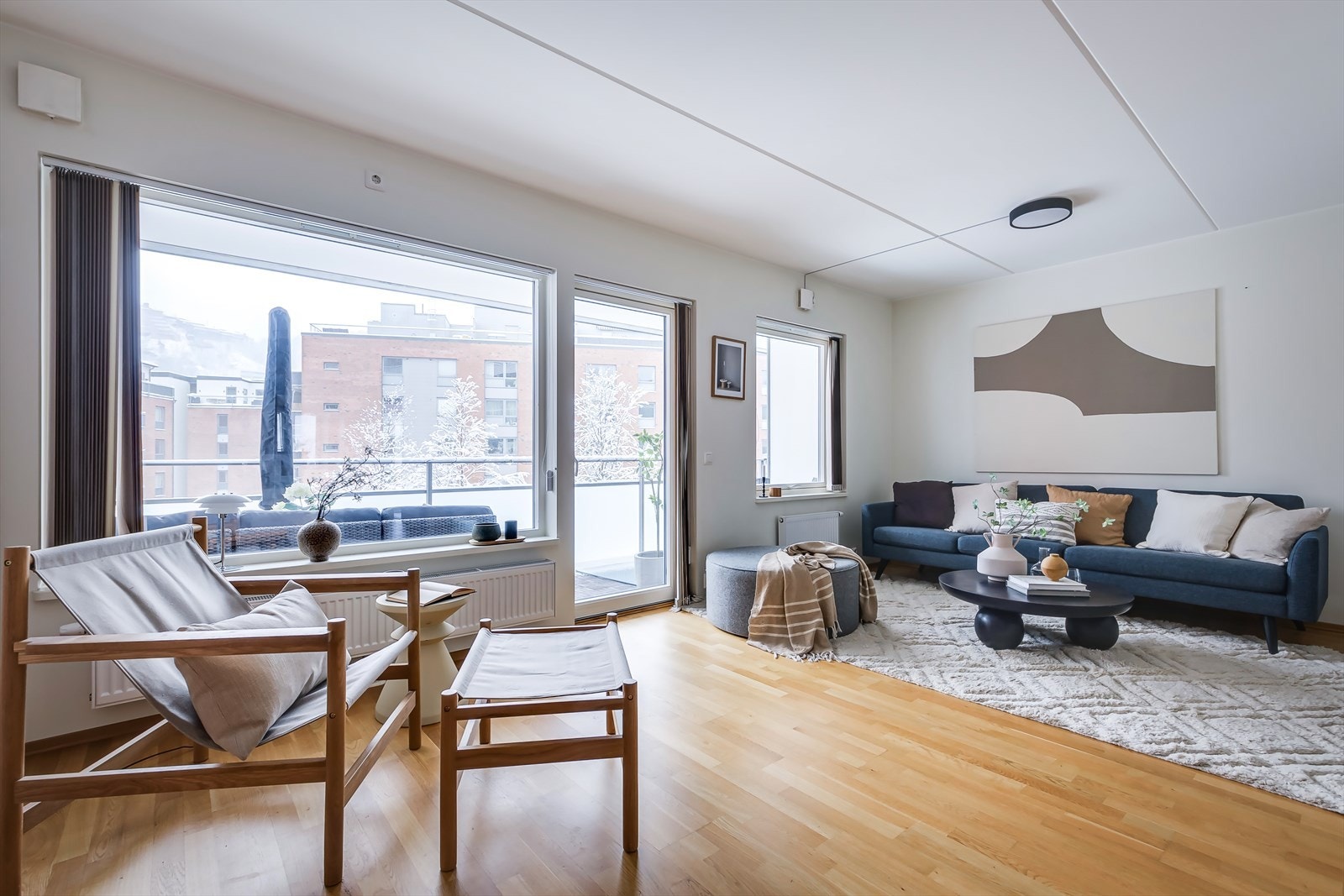 En lekker 4-roms med balkong, fransk balkong, garasjeplass og heis. Galleribilde