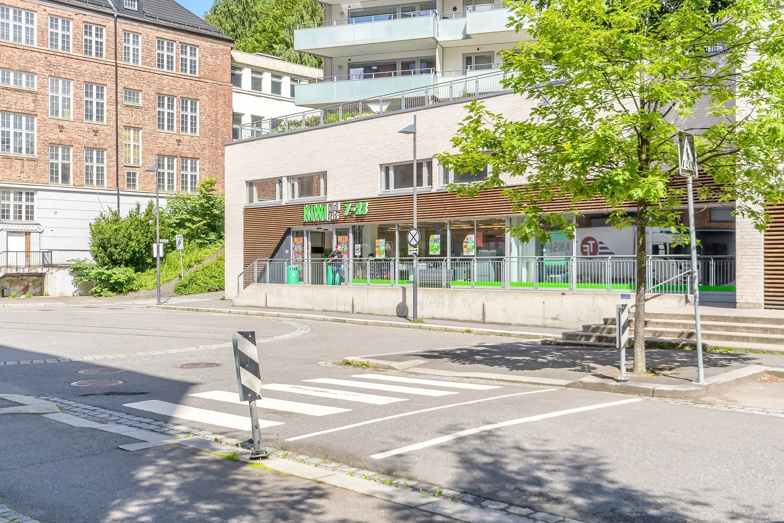 Ca. 1 min gange til Kiwi. Galleribilde