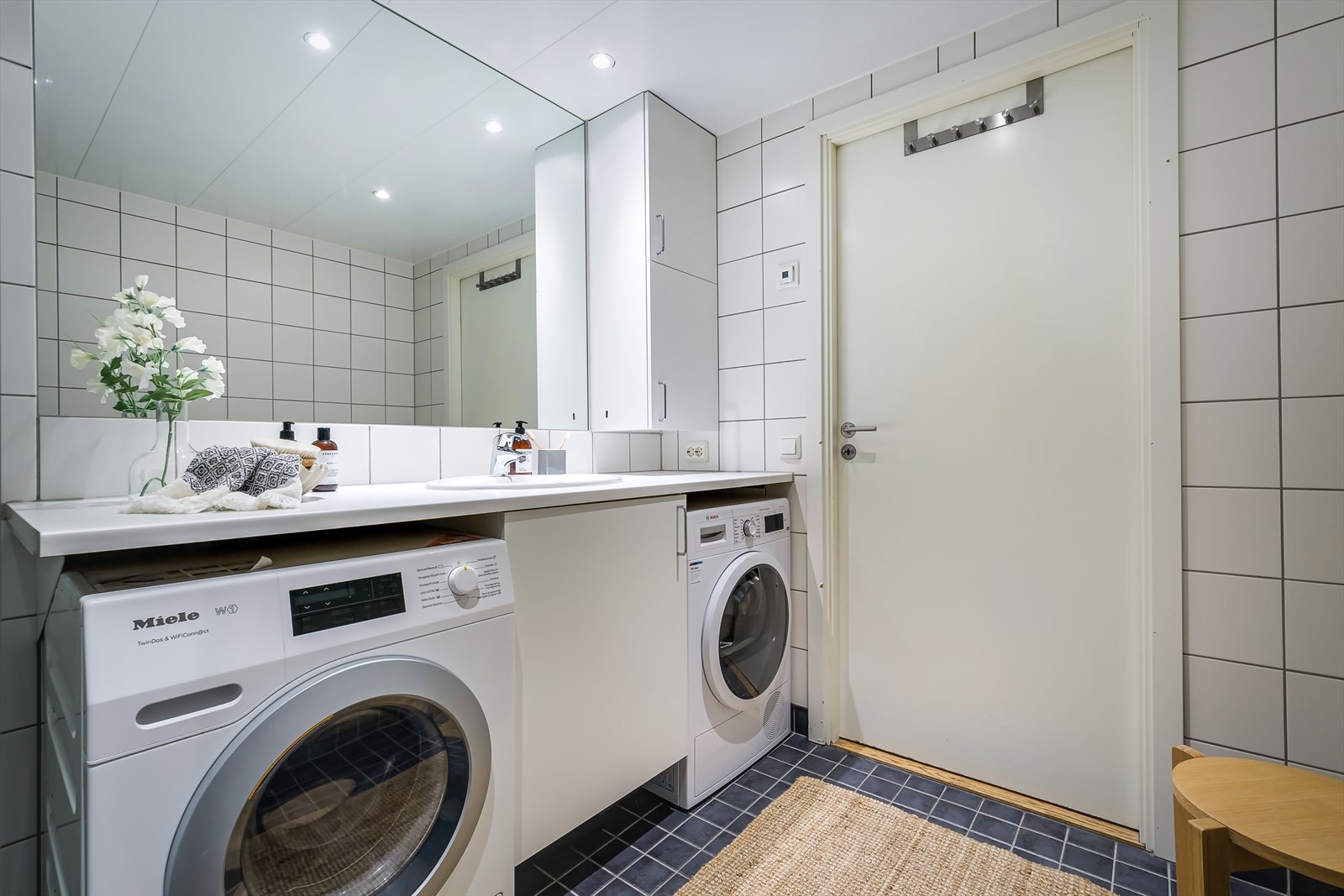 Et romslig baderom med god plass til hele familien. Galleribilde