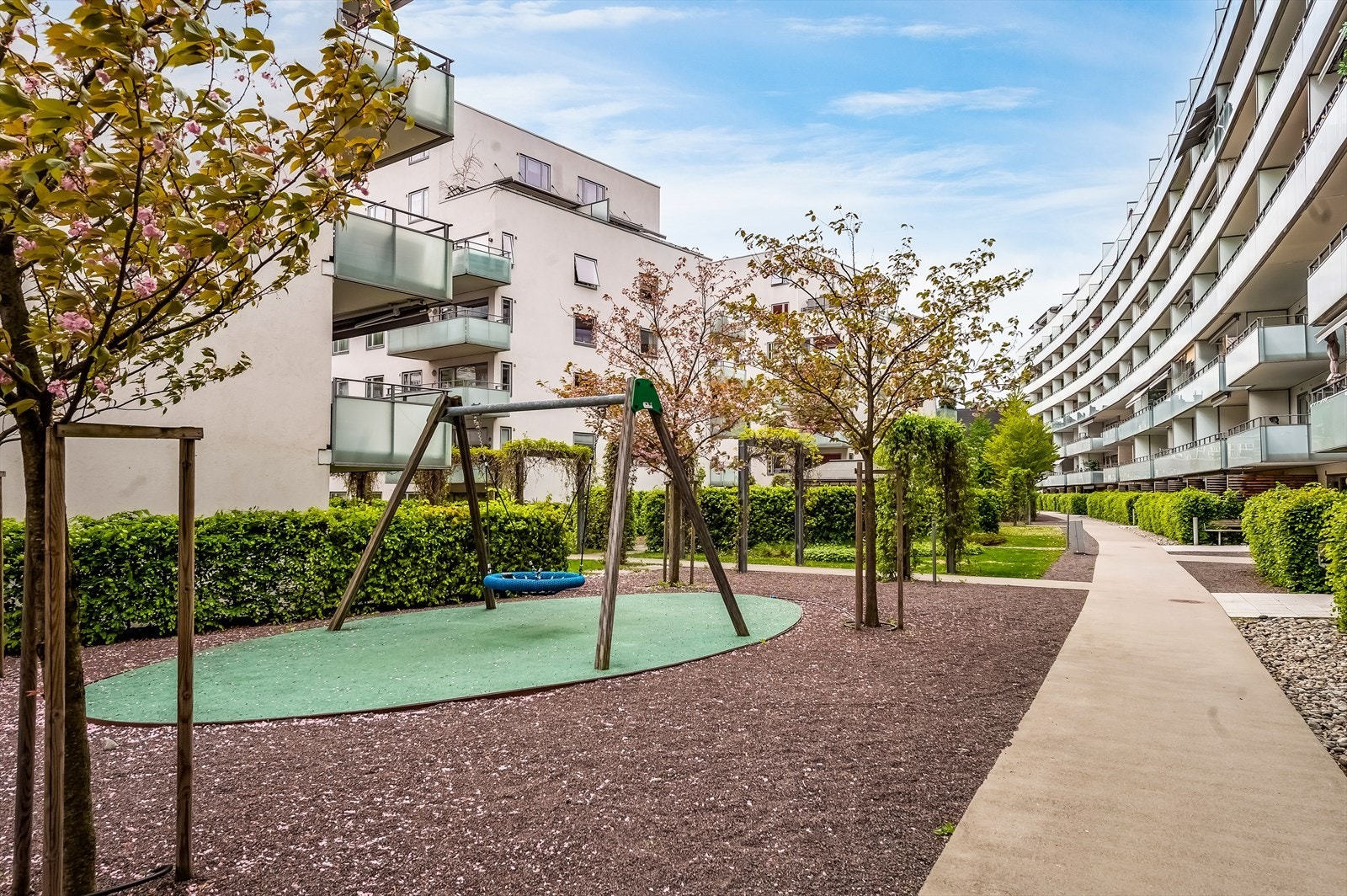 Gode kollektivforbindelser, butikker og parker rett ved. Galleribilde