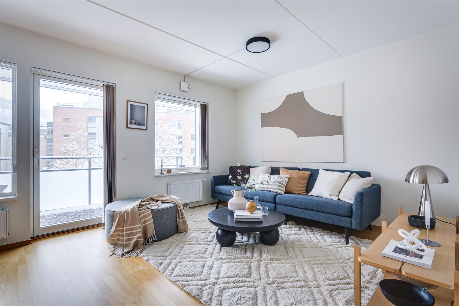 Fra stuen er det utgangs til en syvendt balkong med gode solforhold. Galleribilde