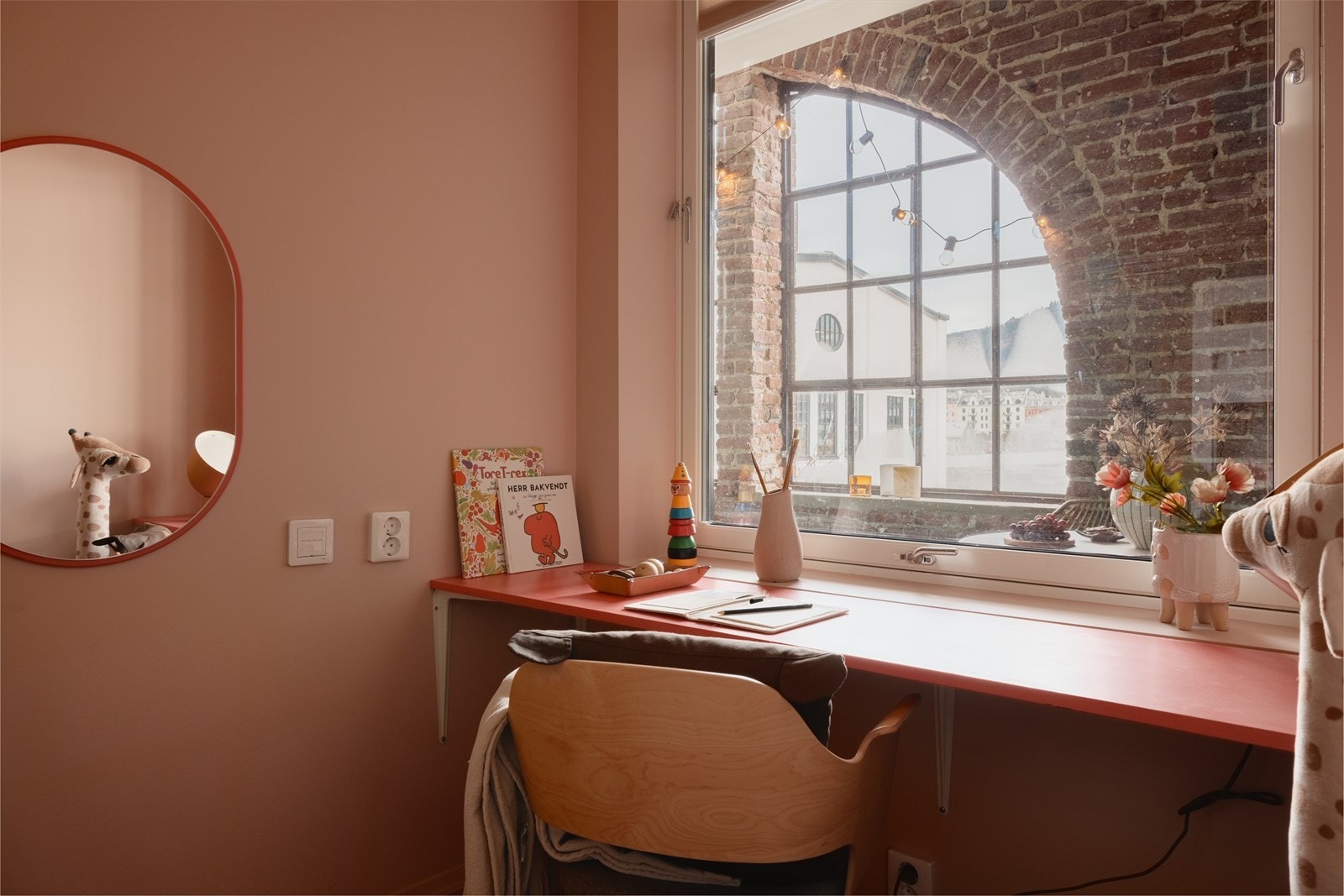Rommet er perfekt som barnerom, gjesterom eller til hjemmekontor Galleribilde