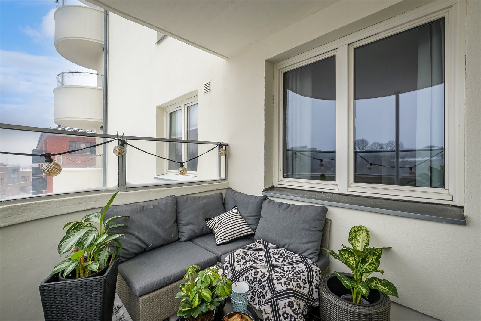 Fra stuen er det utgang til en sørøst-vendt balkong på 6 m². Galleribilde