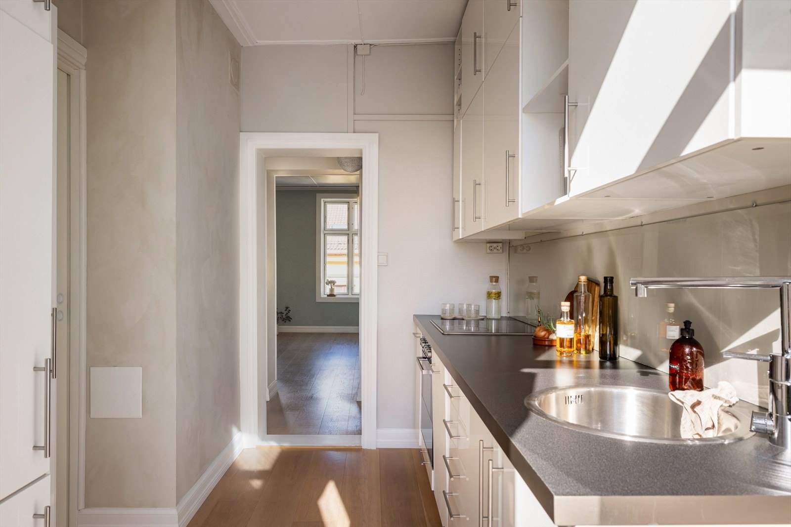 Legg merke til terskelfri overgang fra gang til stuesonen. Galleribilde