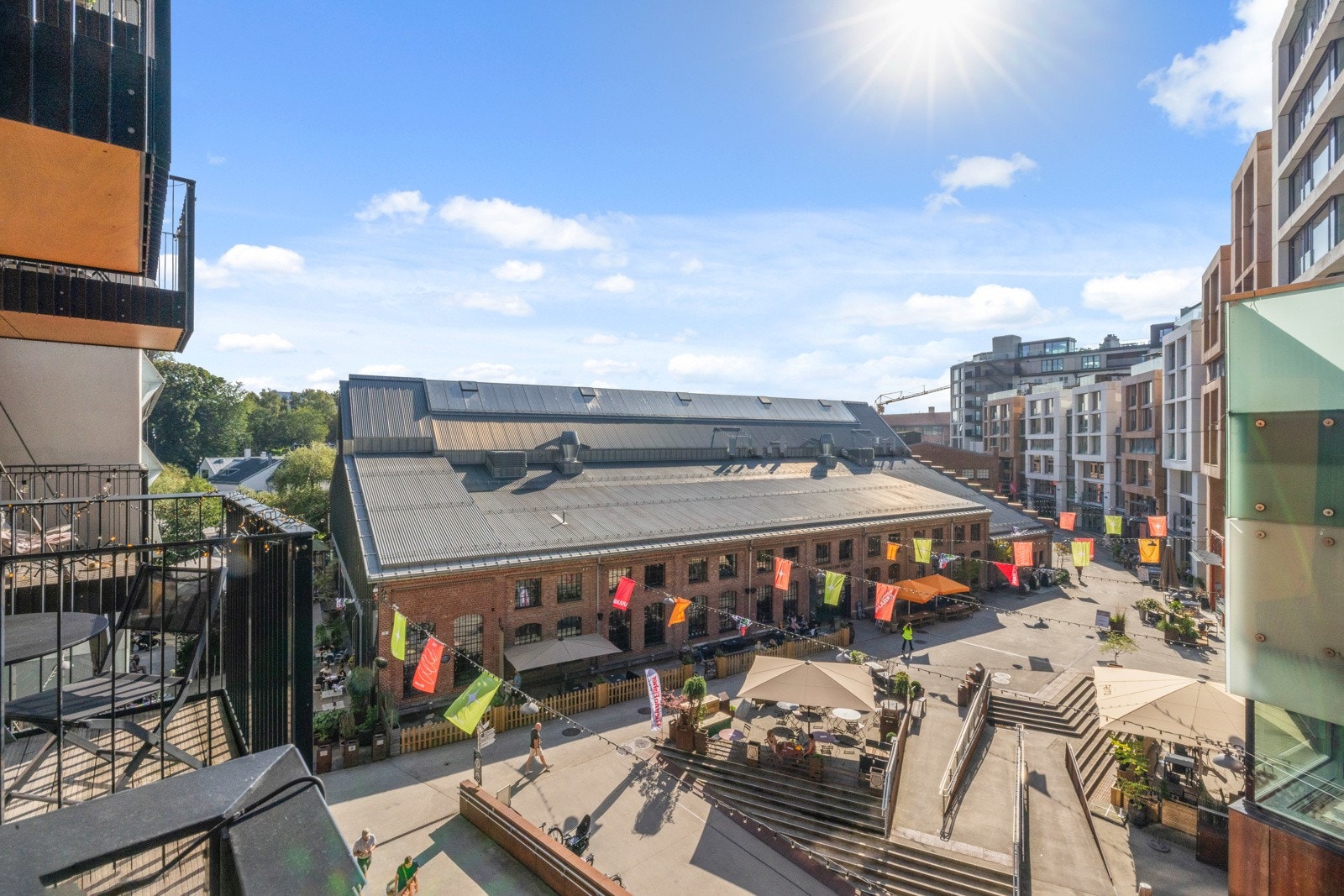 - Utsyn til Putti Westerdals plass, som ligger i tilknytning til Mathallen - Galleribilde