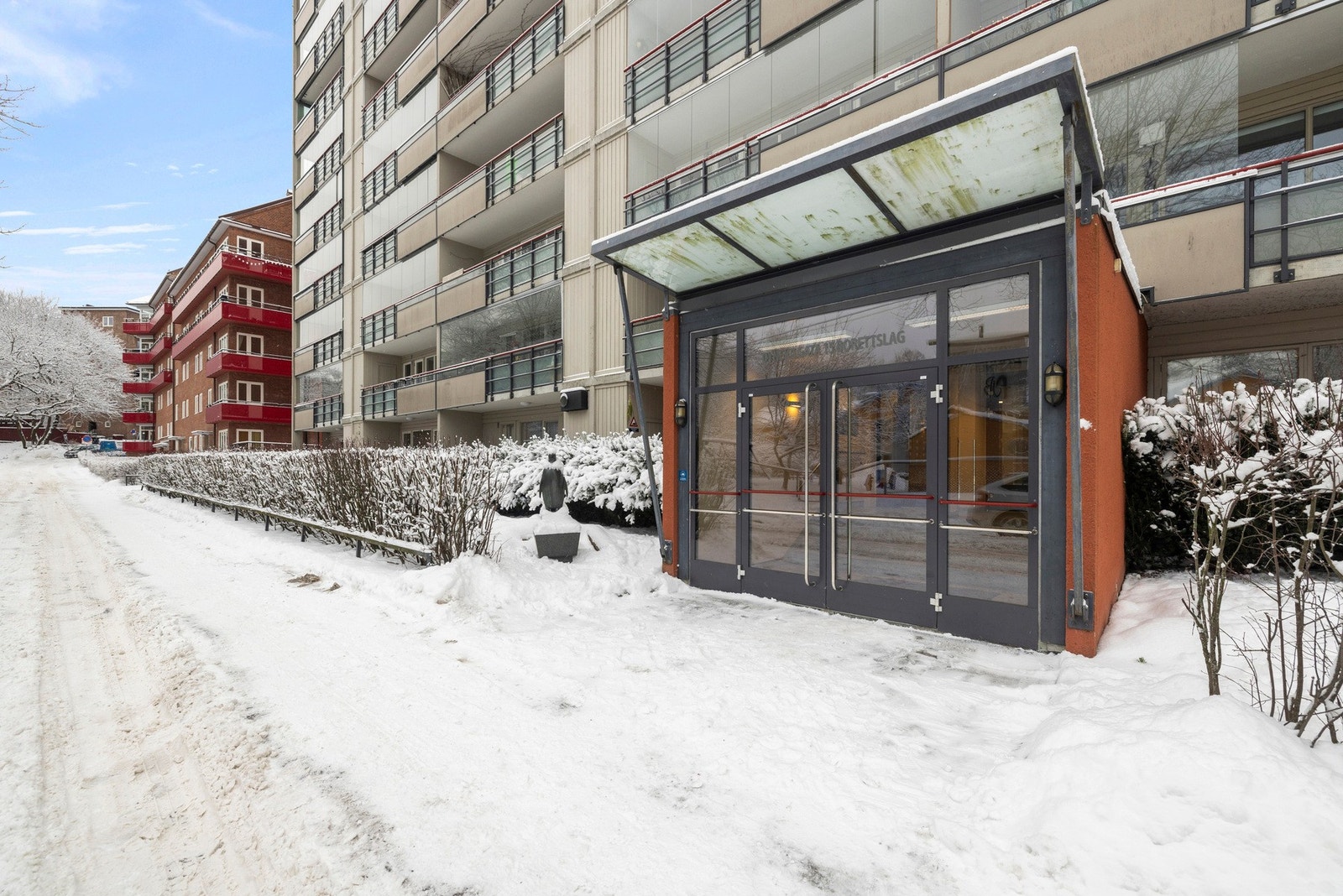 Hyggelig inngangsparti med chipnøkkel-system i tillegg til vanlig nøkkel Galleribilde