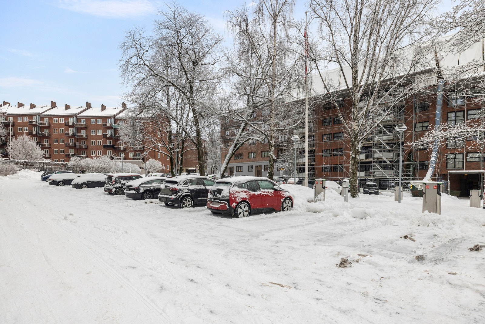 Borettslaget tilbyr både parkeringsplasser og garasjeplasser til utleie etter venteliste Galleribilde