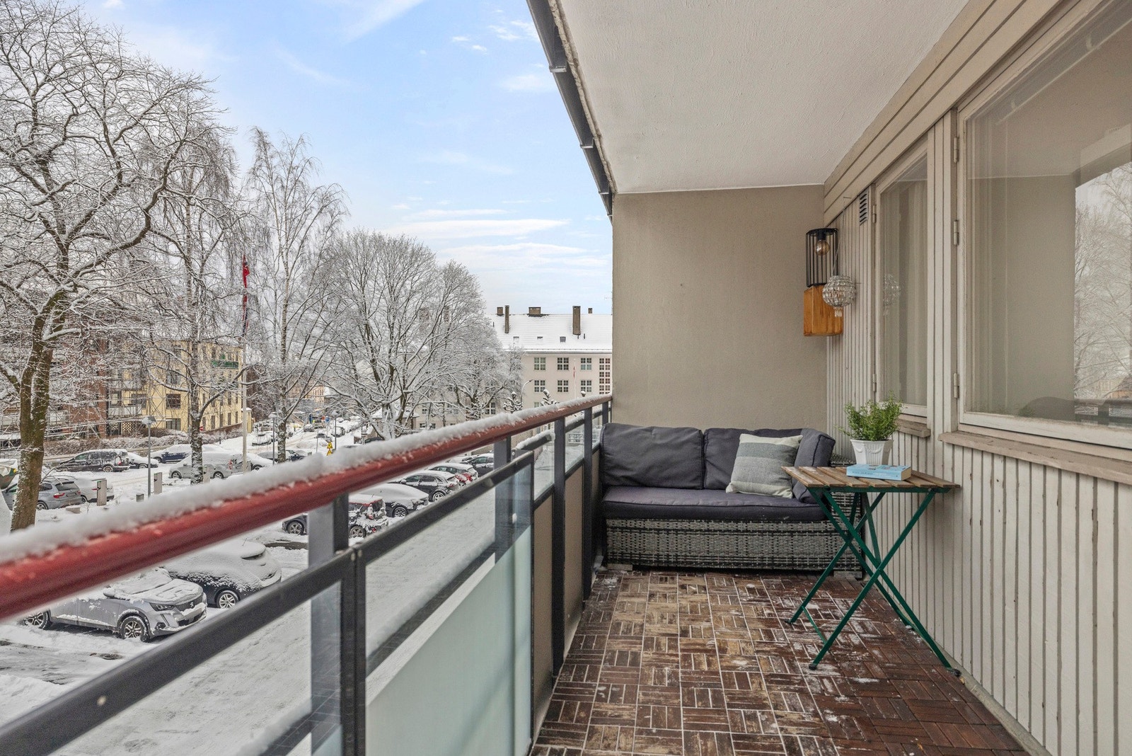 Koselig balkong som er meget høyt over bakkenivå Galleribilde