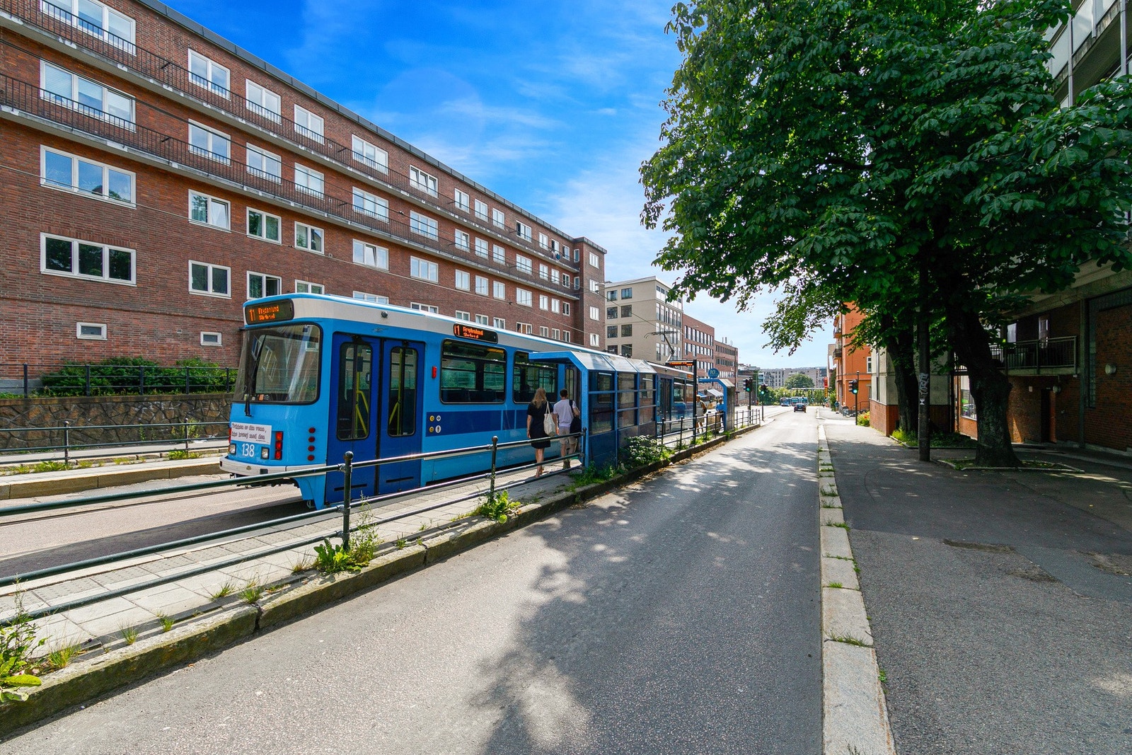 Kort vei til offentlig kommunikasjon som buss og trikk i Trondheimsveien og T-bane på Carl-Berner eller Sinsen Galleribilde