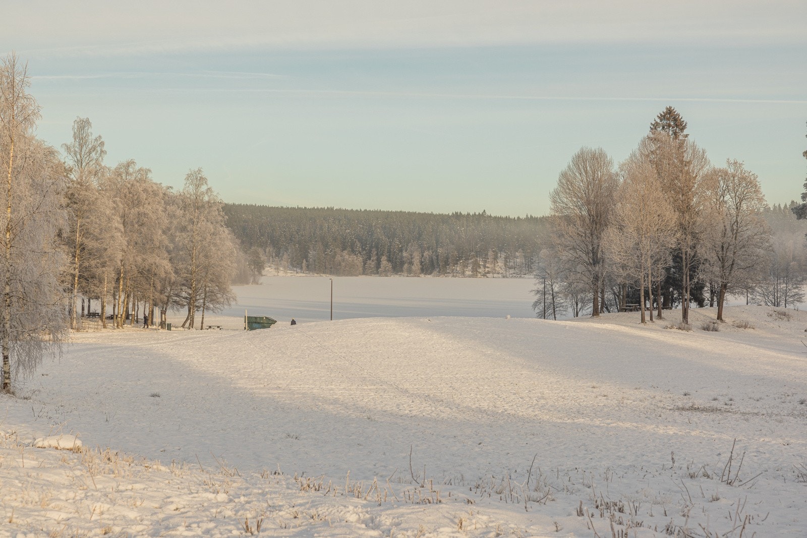 En forfriskende dukkert i Sognsvann sommerstid, eller fotball- og volleyballspill på løkka rett nedenfor. Galleribilde