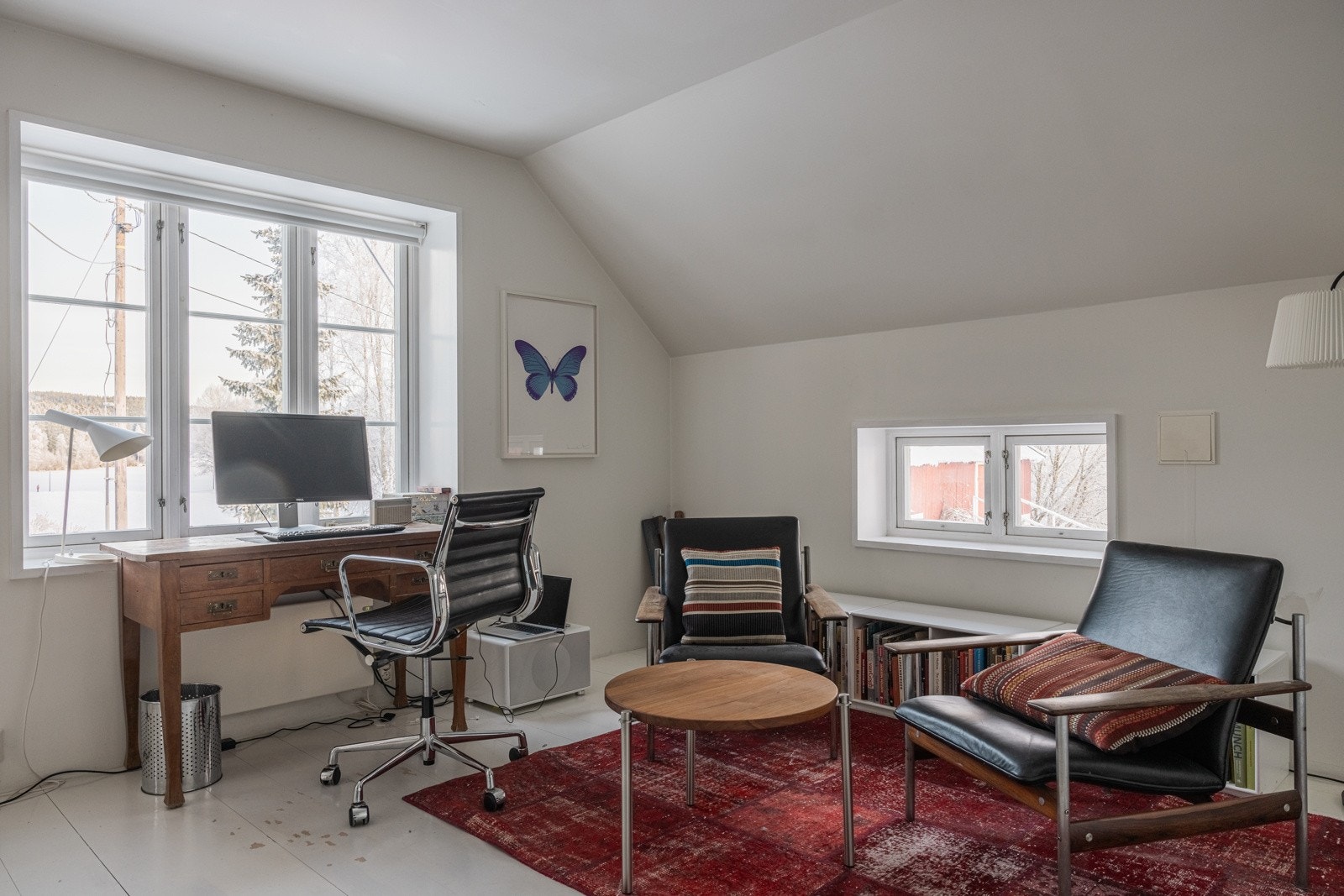 Mulighet for sofagruppe og skrivepult til hjemmekontor på soverom. Galleribilde