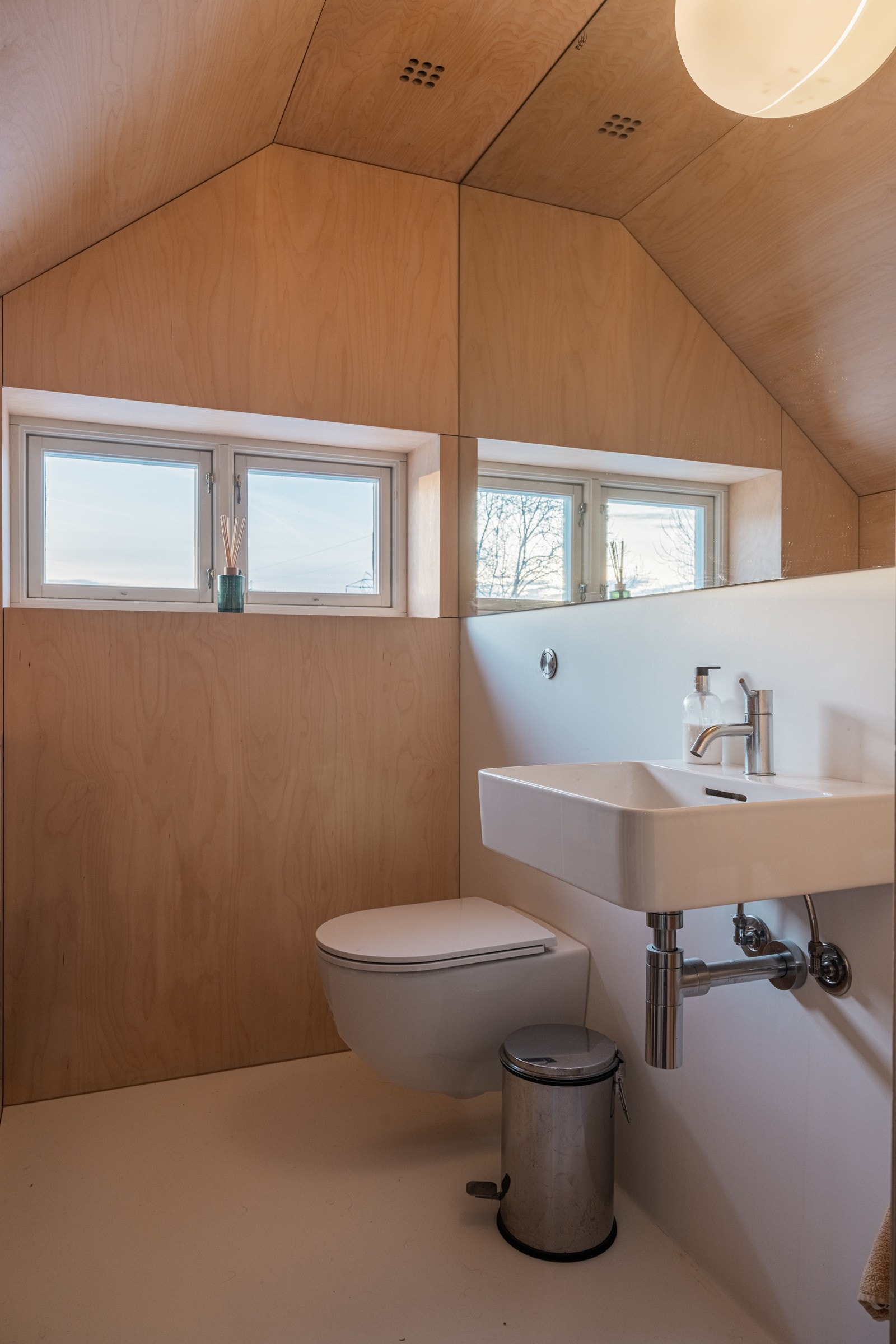 Moderne toalettrom med gode løsninger. Galleribilde