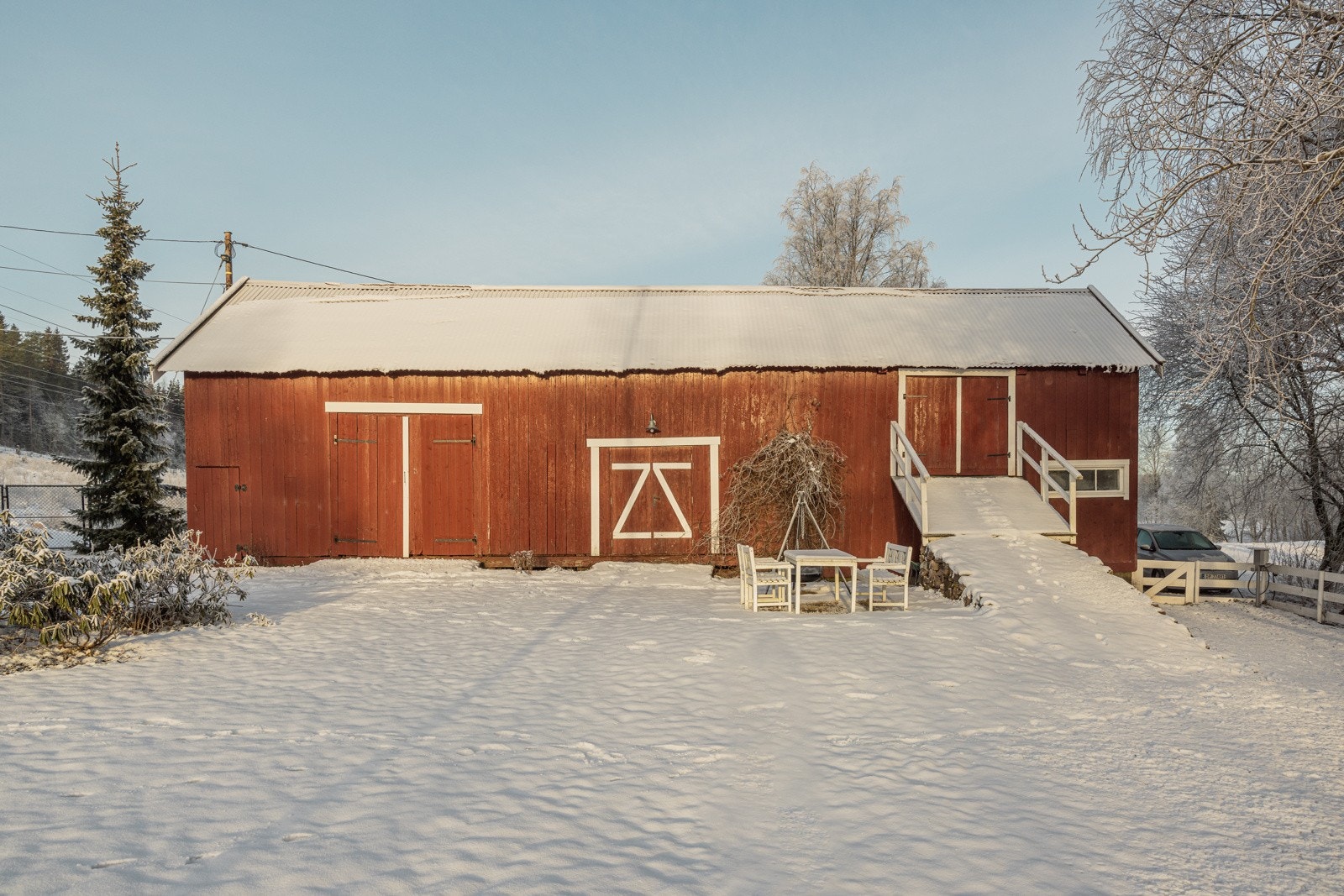 Det eksisterer arkitekttegninger for fullstendig renovering av låven. Byantikvaren har godkjent disse. Galleribilde