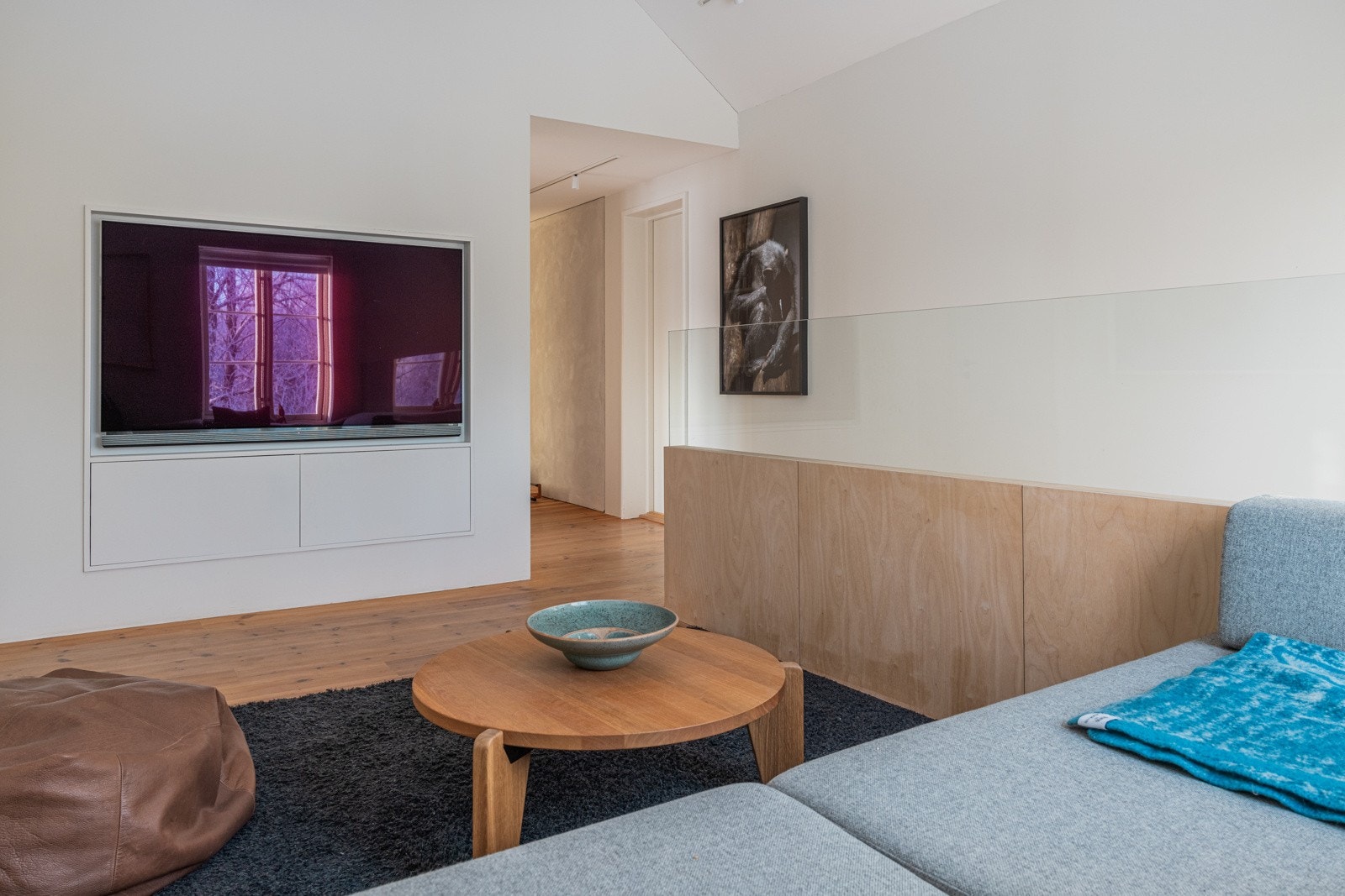 Her er det god plass til sofaseksjon med tilhørende møblement, samt naturlig avstand til tv-vegg. Galleribilde