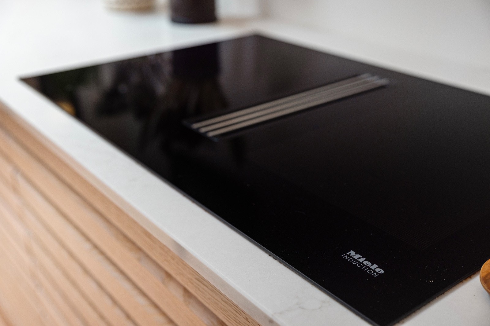 - Det er integrert ventilator i induksjonstoppen - Galleribilde