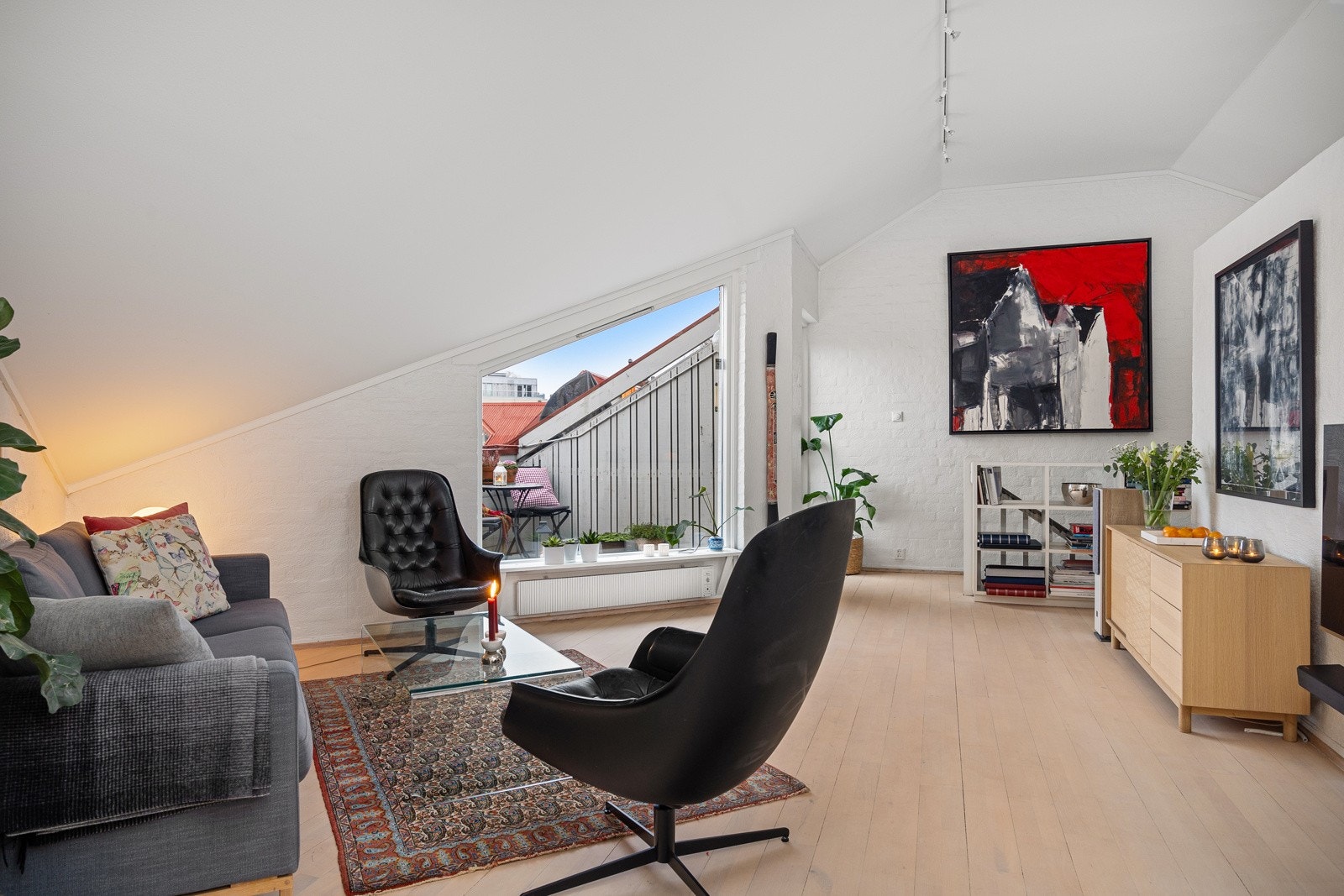 - Svært lys og tiltalende 5-roms toppleilighet over 2 plan i idylliske Valdresgata borettslag - Galleribilde