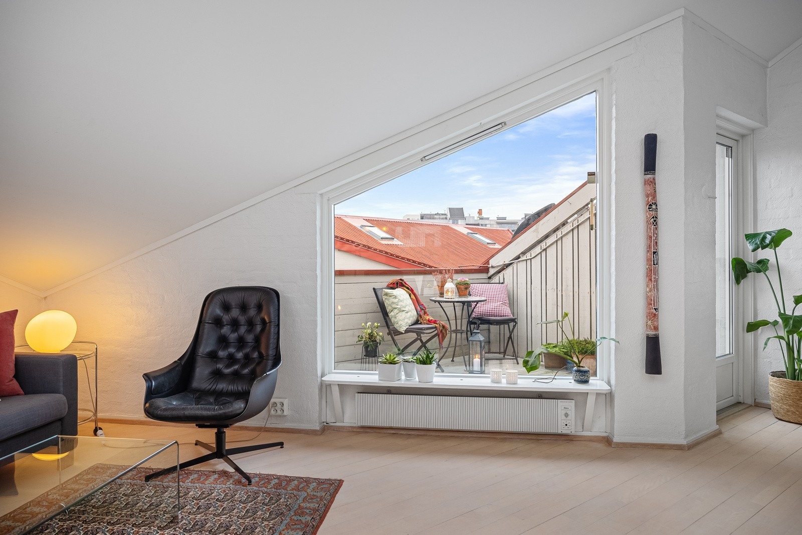 - Varmtvann, kabel-tv og bredbånd er inkludert i fellesutgifter - Galleribilde