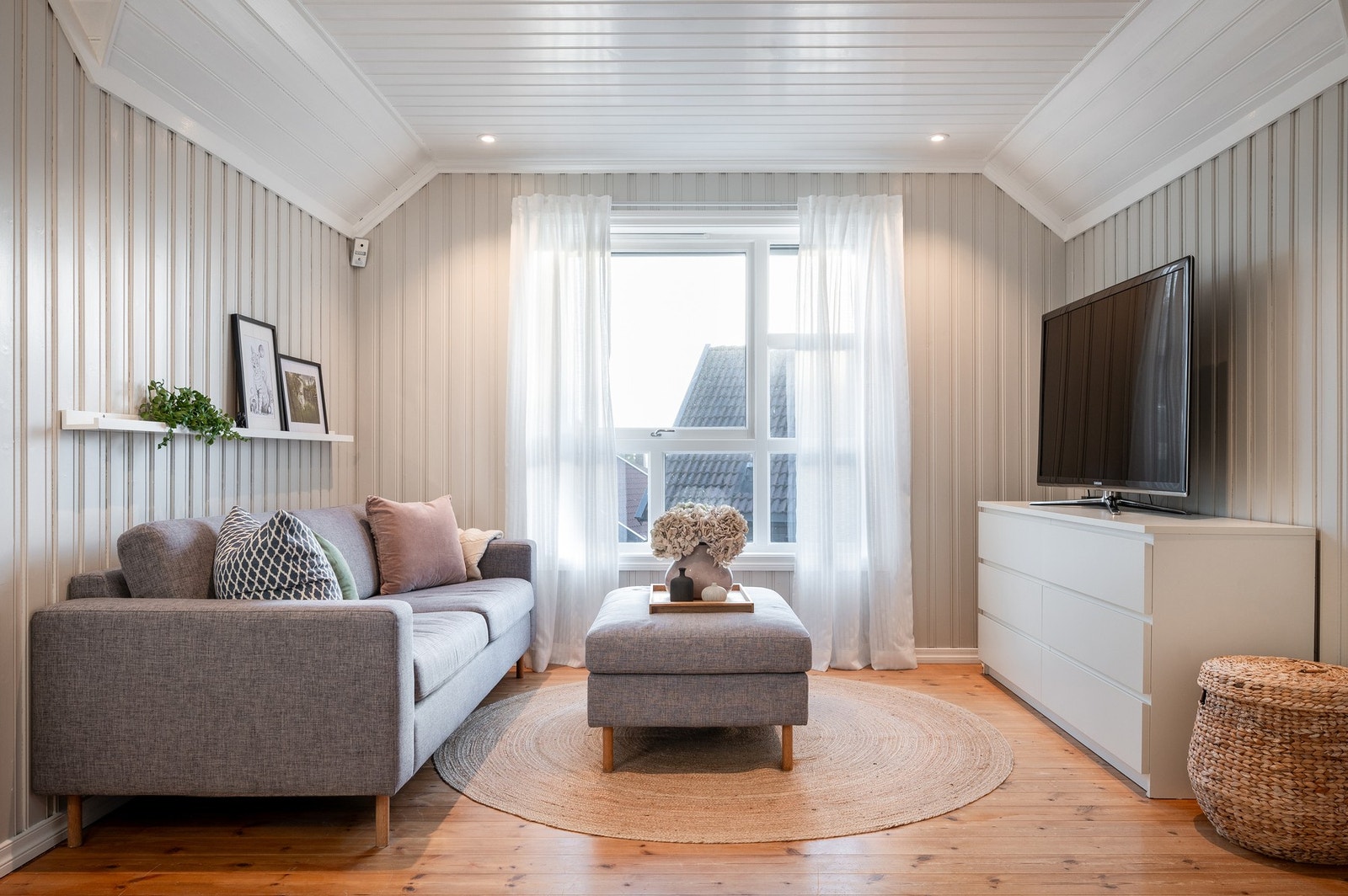 Boligen har to stuer - en i hver etasje. Galleribilde