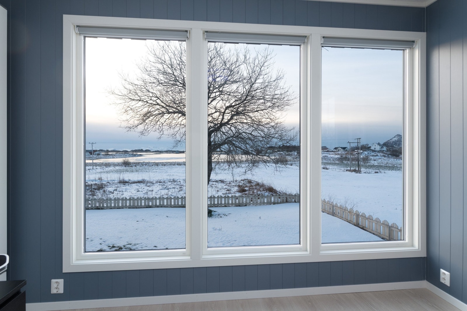 Utsikt fra soverom 2: Lofotveggen, Mannen fra havet og Gaukværøy Galleribilde