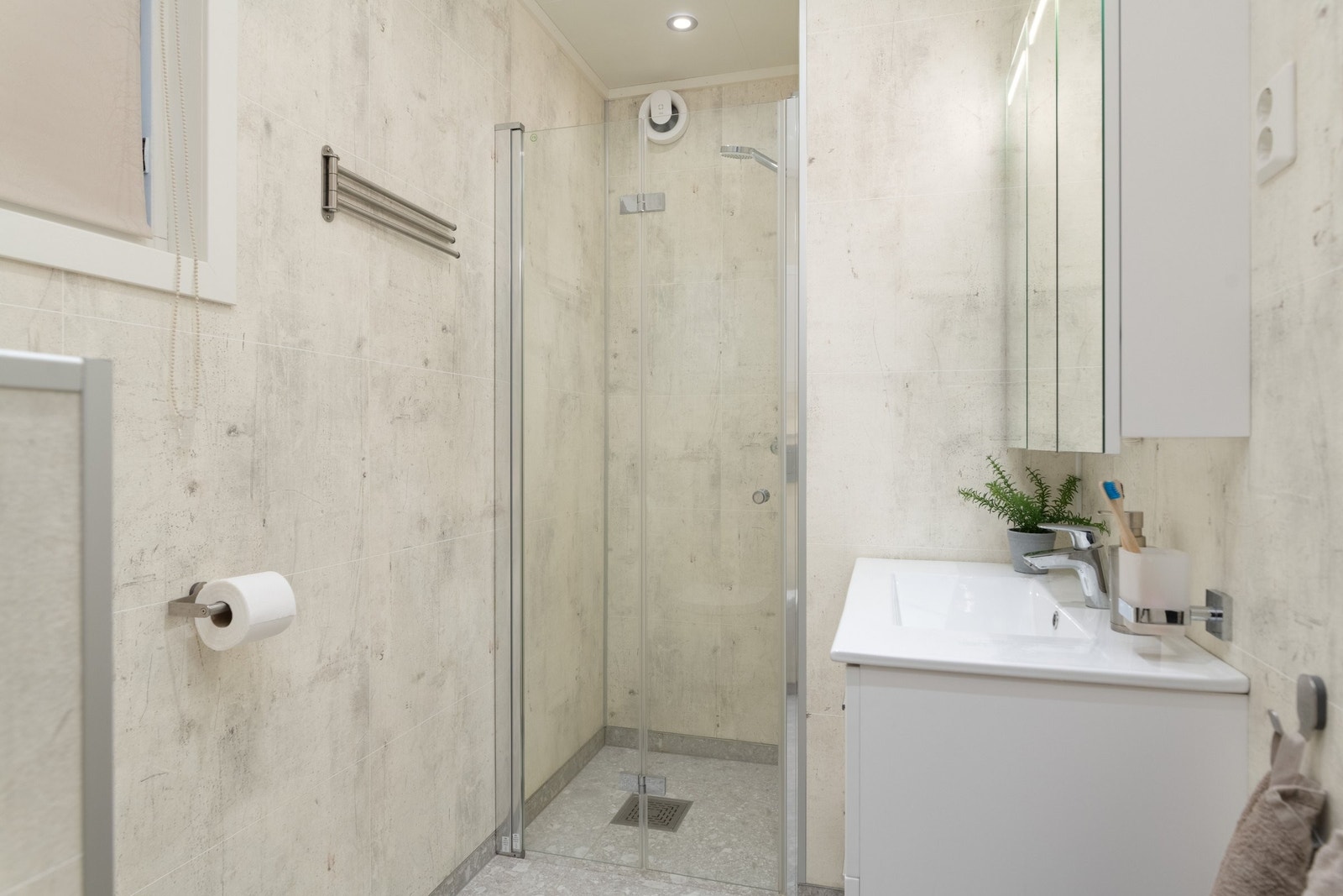 Nyoppusset bad fra 2022 med utsyr fra Viking bad og Duravit Galleribilde