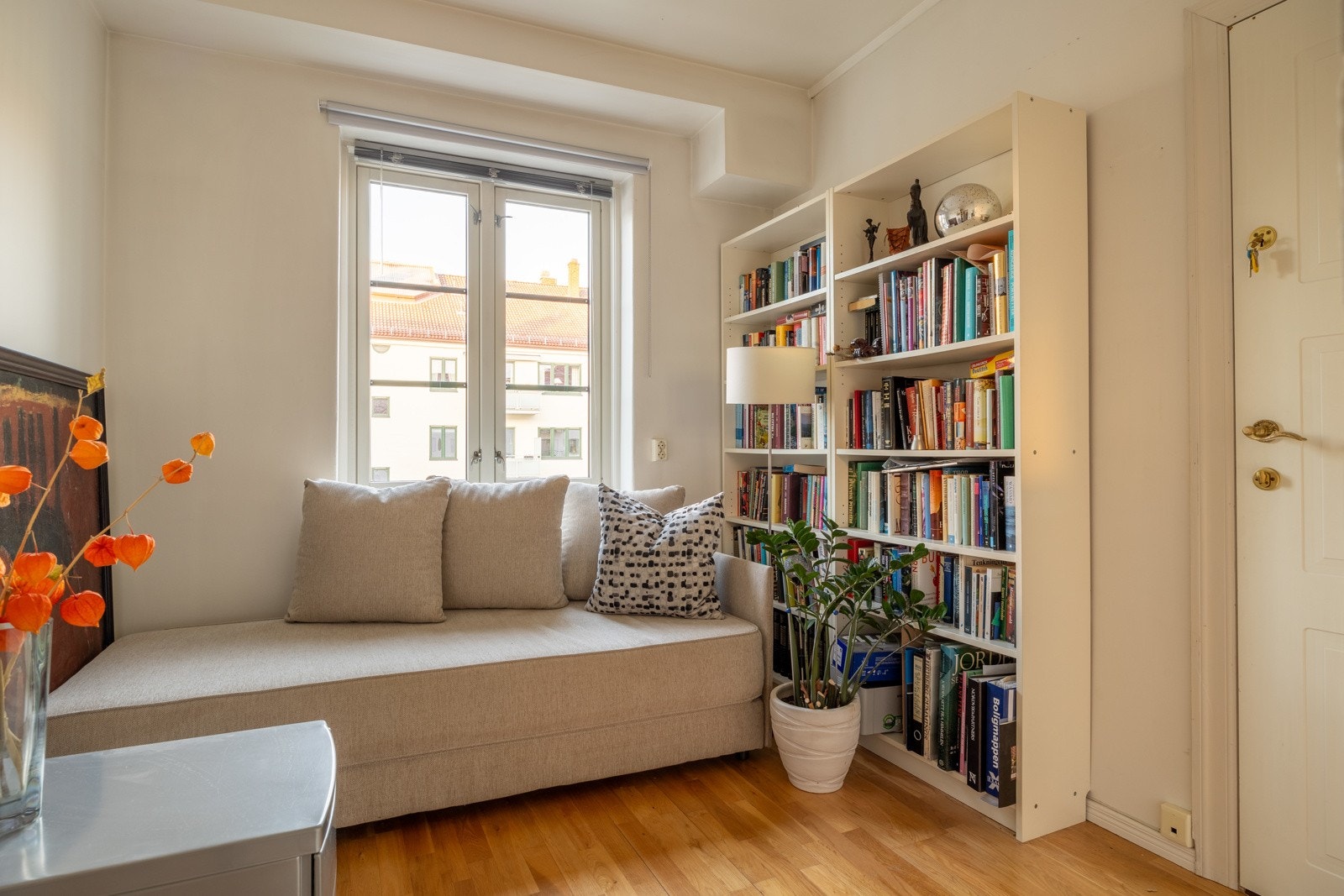 Leilighetens andre soverom vendt mot bakgård. Galleribilde