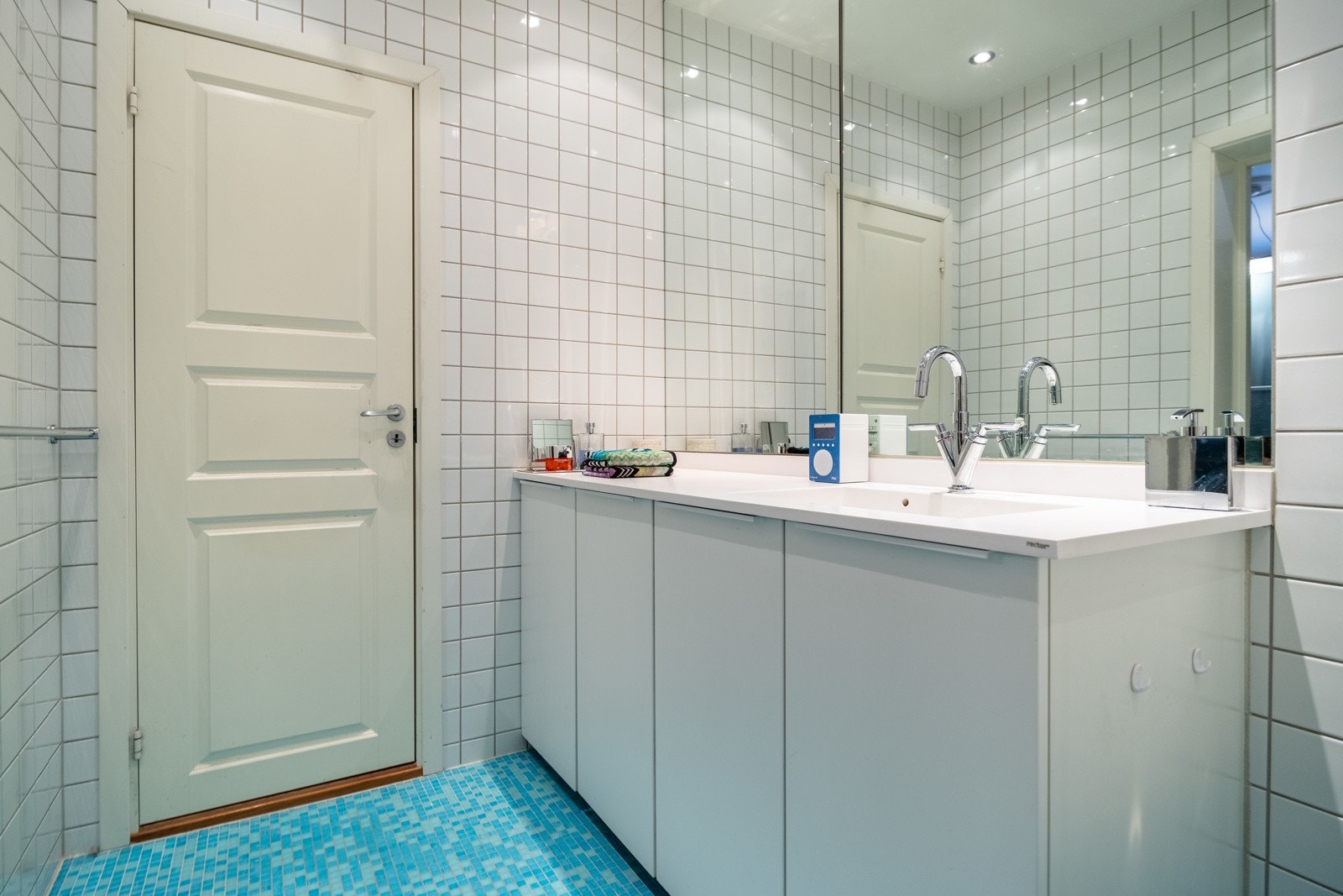 Mekanisk avtrekksvifte i vegg. Galleribilde