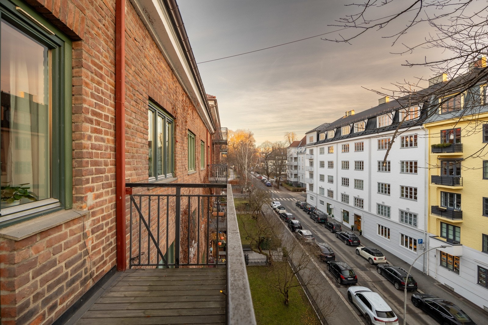 Leiligheten har totalt to balkonger. Balkong vendt mot Nobels gate og mot bakgård. Galleribilde