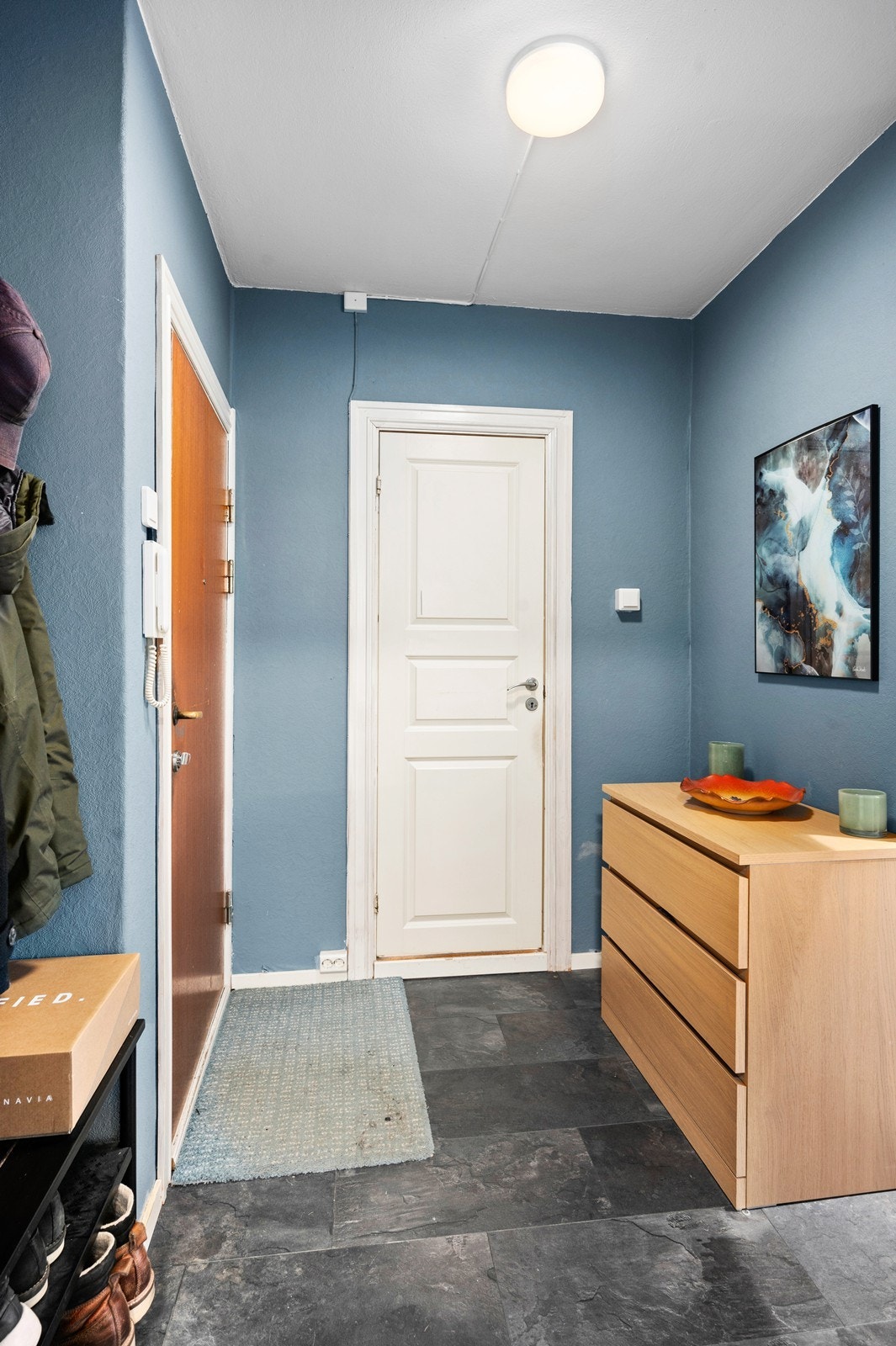 Entré - Mulighet for garderobeskap eller andre entré møbler Galleribilde