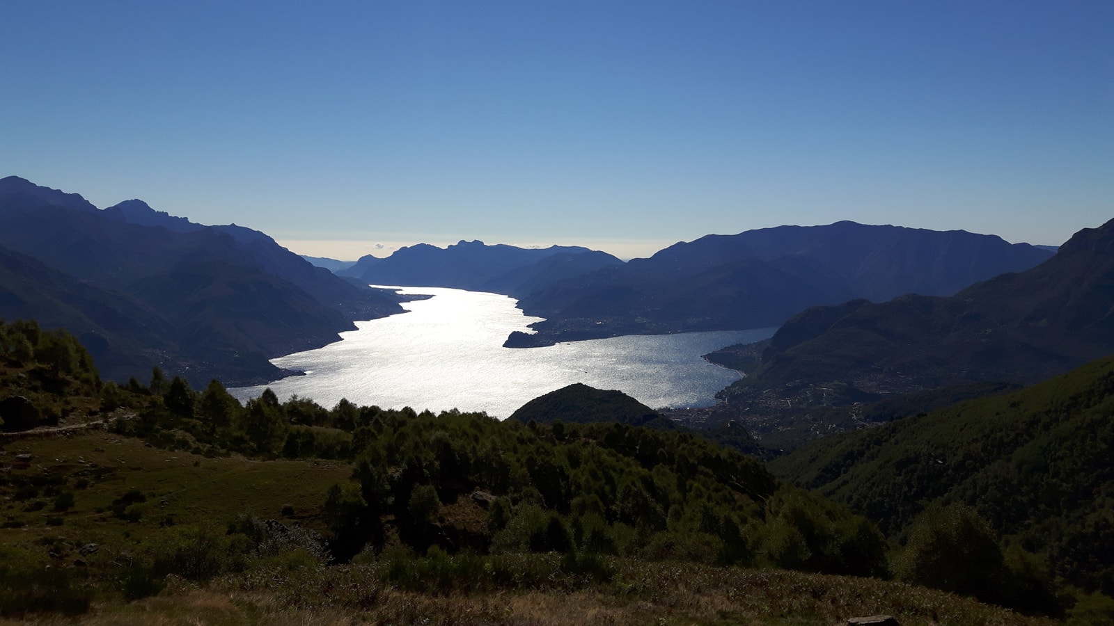 Nærmeste fjelltopp - Bregagno, der man ser ned på Bellagio bl.a. Galleribilde