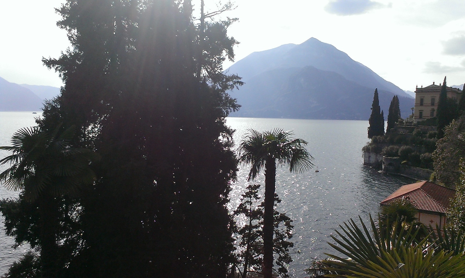 Gravedona, en av mange nydelige småbyer i nærheten. Galleribilde