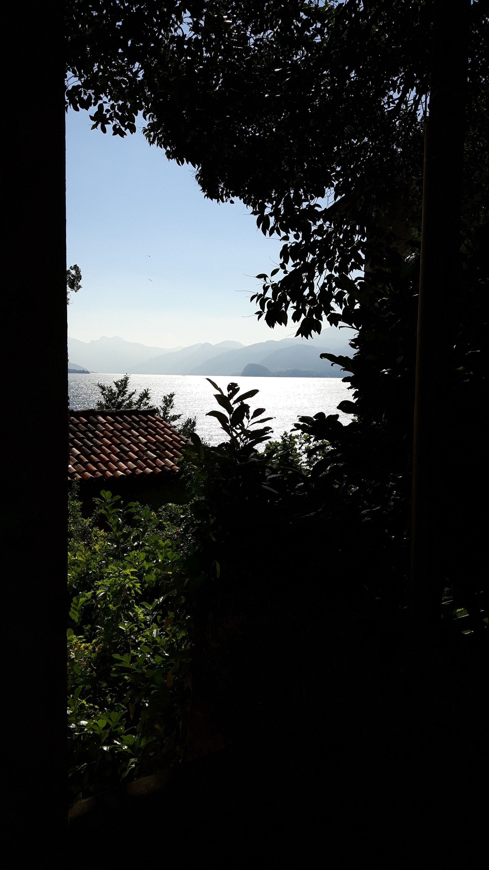 Vandrestiene mellom de ulike byene og tettstedene langs Comosjøen, tar deg også gjennom nedlagte tunneler. Galleribilde