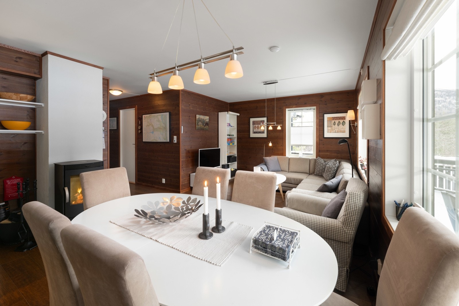 Uvdalsmegleren Kristoffer Tomin Waage ønsker velkommen til Gaupefaret 17 Galleribilde